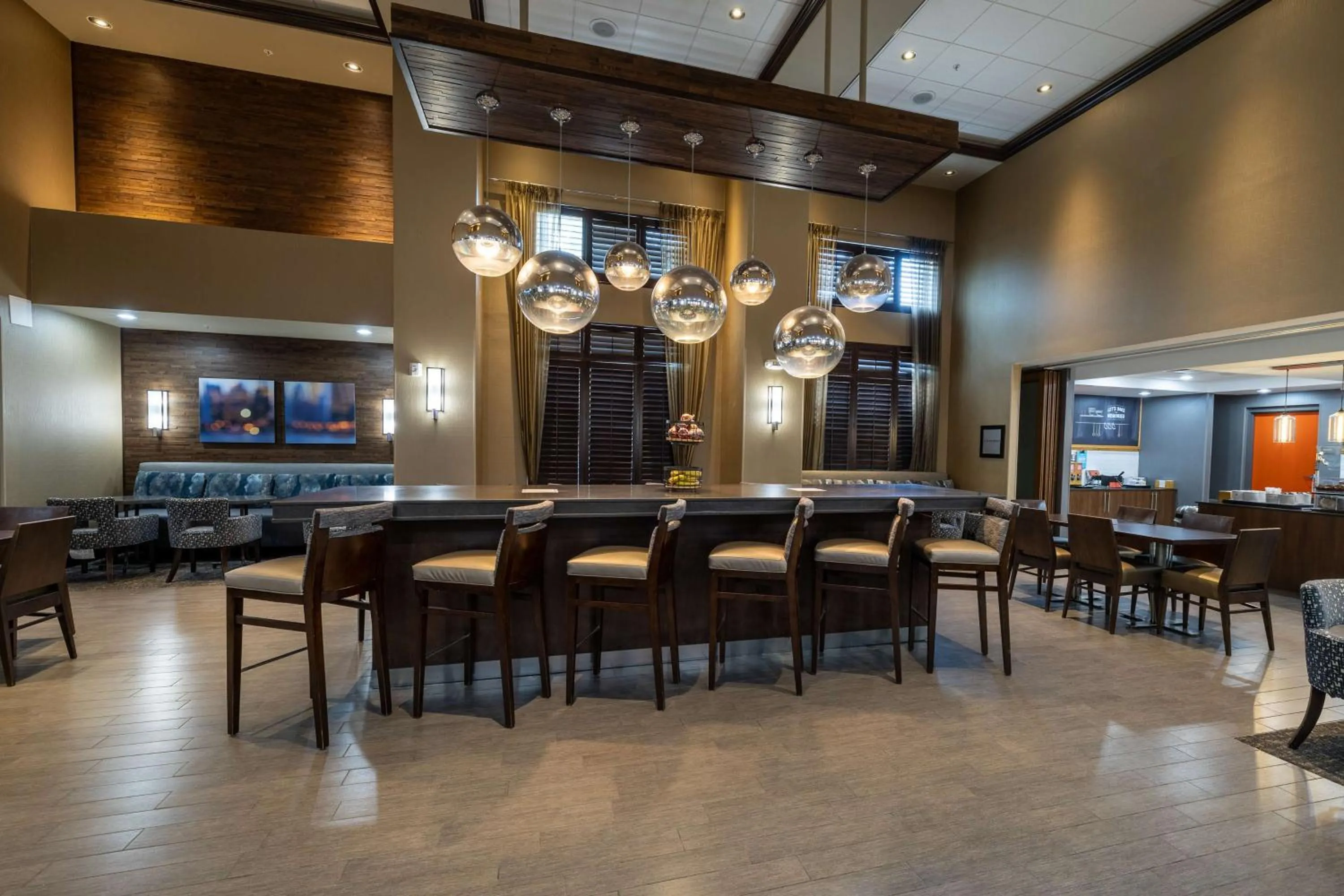 Breakfast in Hampton Inn & Suites Greensboro/Coliseum Area