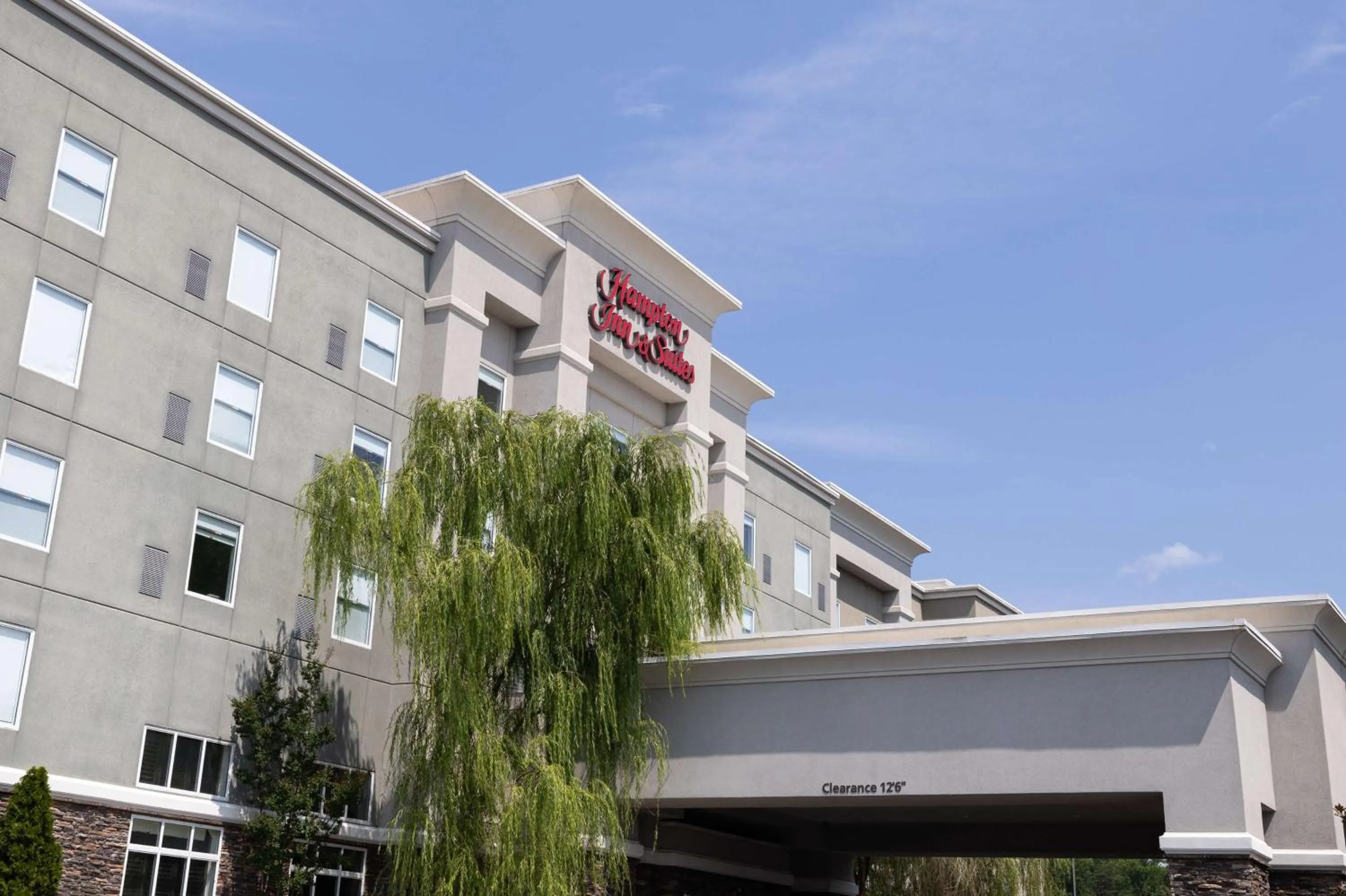 Property building in Hampton Inn & Suites Greensboro/Coliseum Area