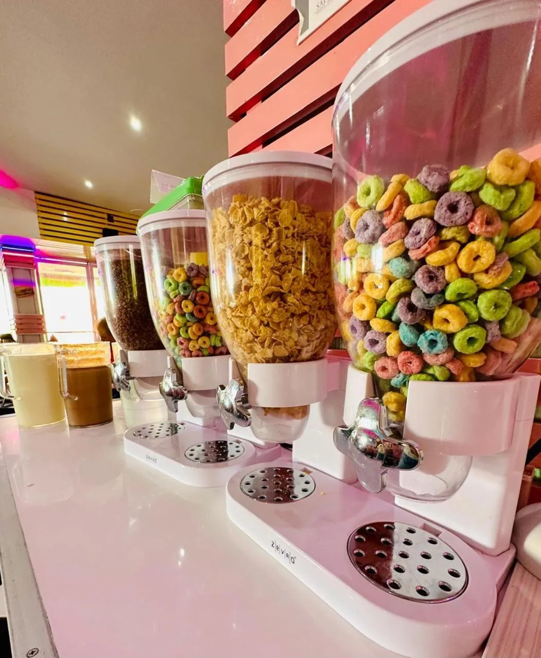 Buffet breakfast in Hotel Medrano Temáticas and Business Rooms Aguascalientes