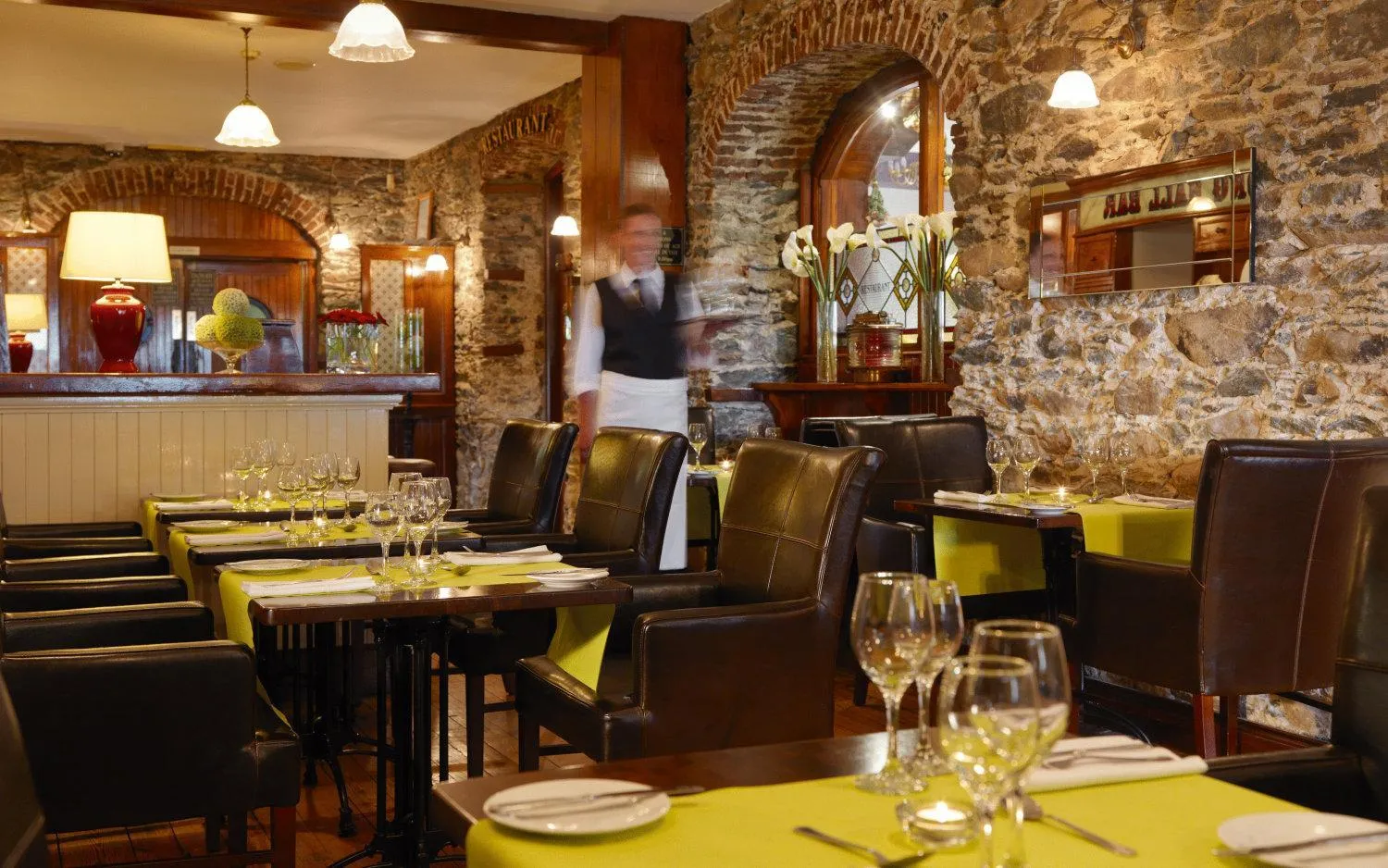 Restaurant/places to eat in Killarney Heights Hotel