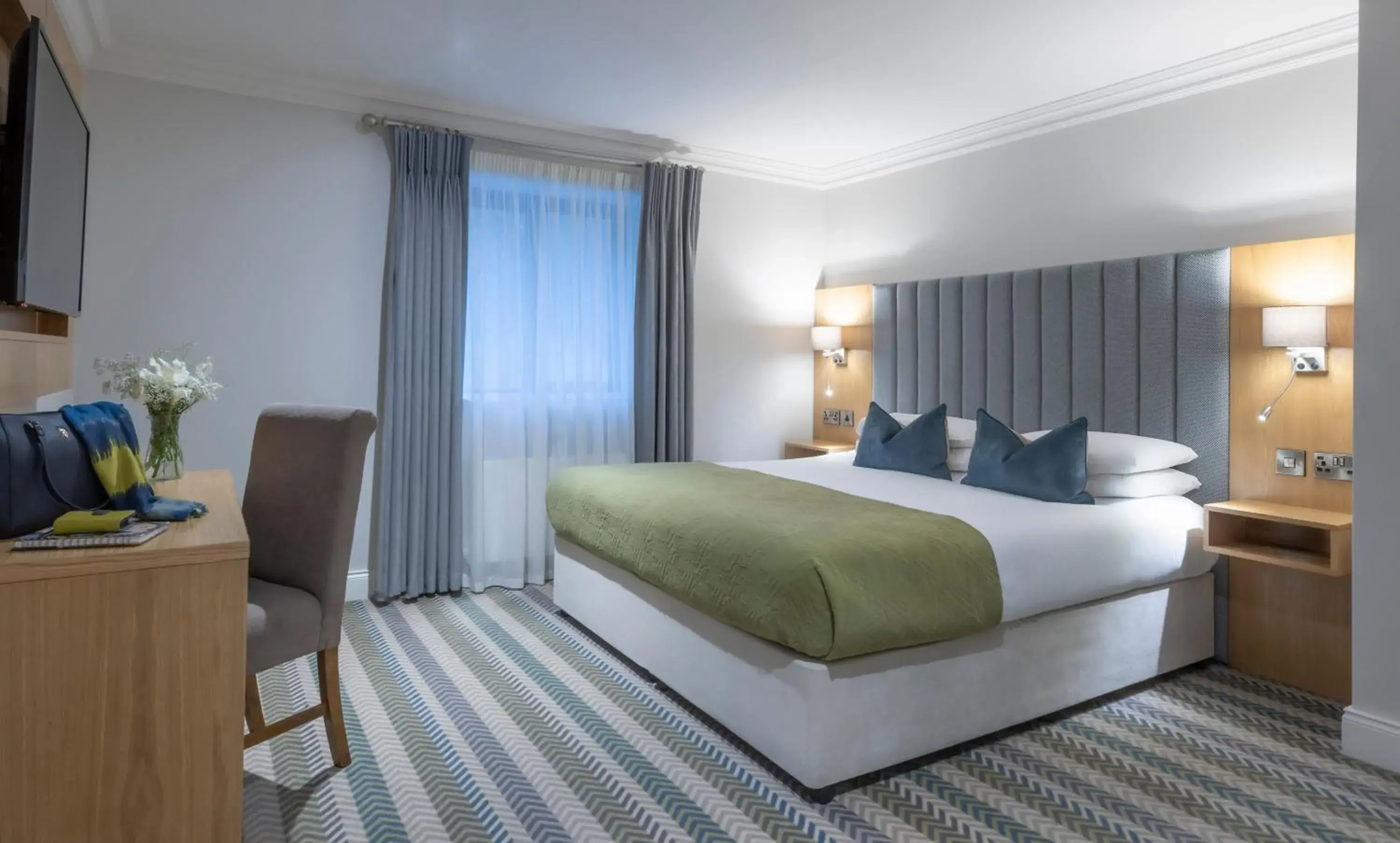 Bedroom, Bed in Killarney Heights Hotel Bedroom, Bed in Killarney Heights Hotel