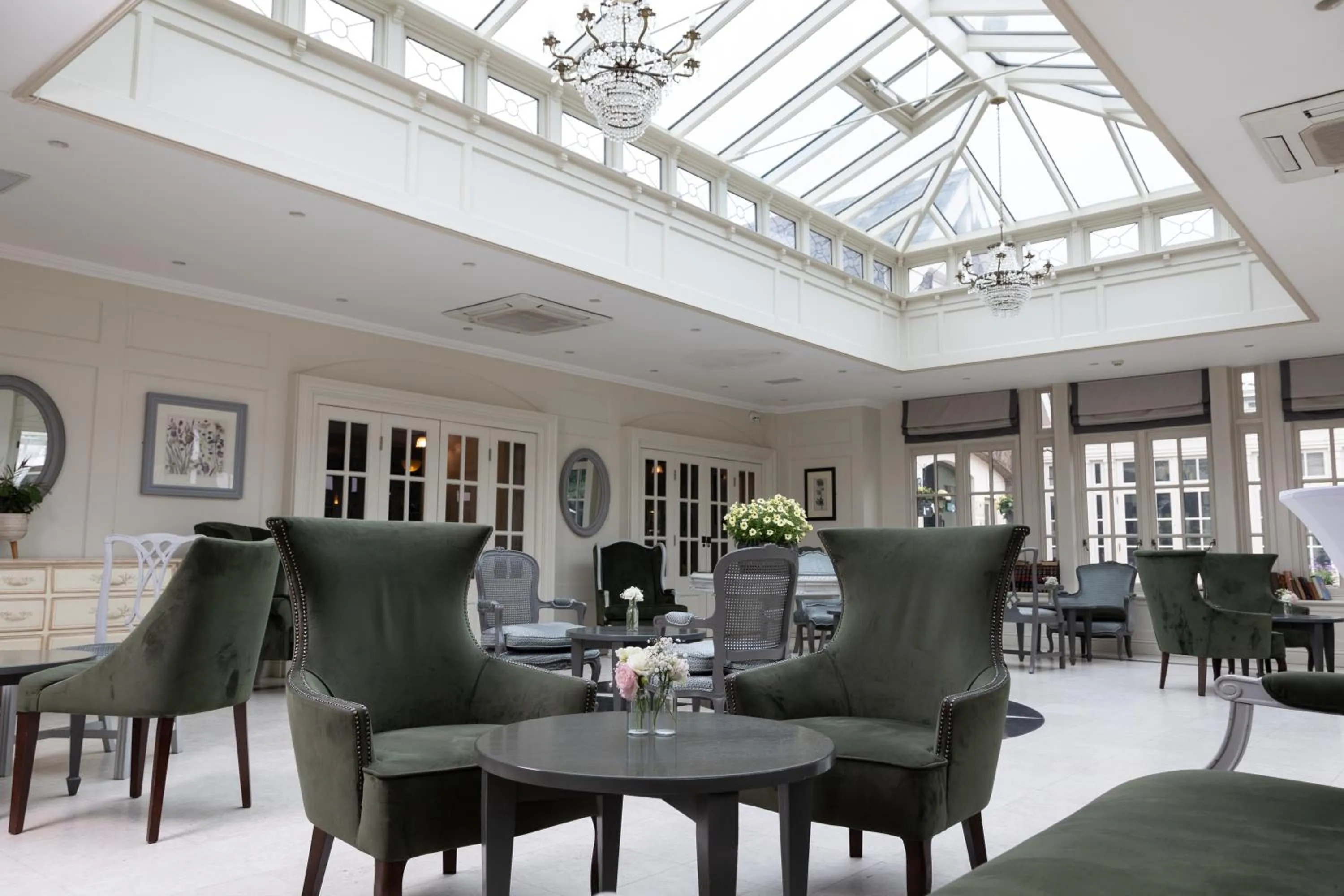 Seating area in Killarney Heights Hotel