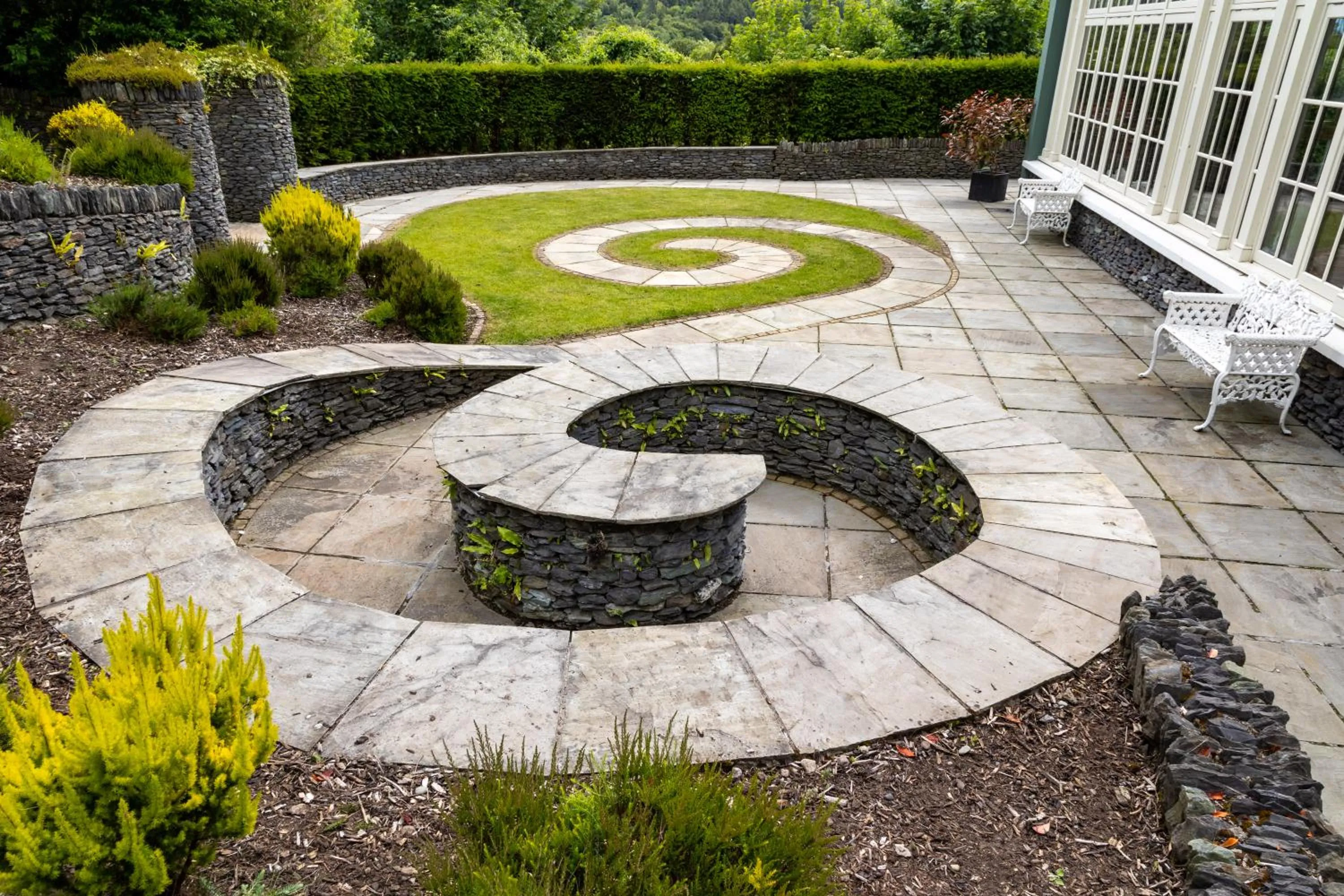 Garden in Killarney Heights Hotel