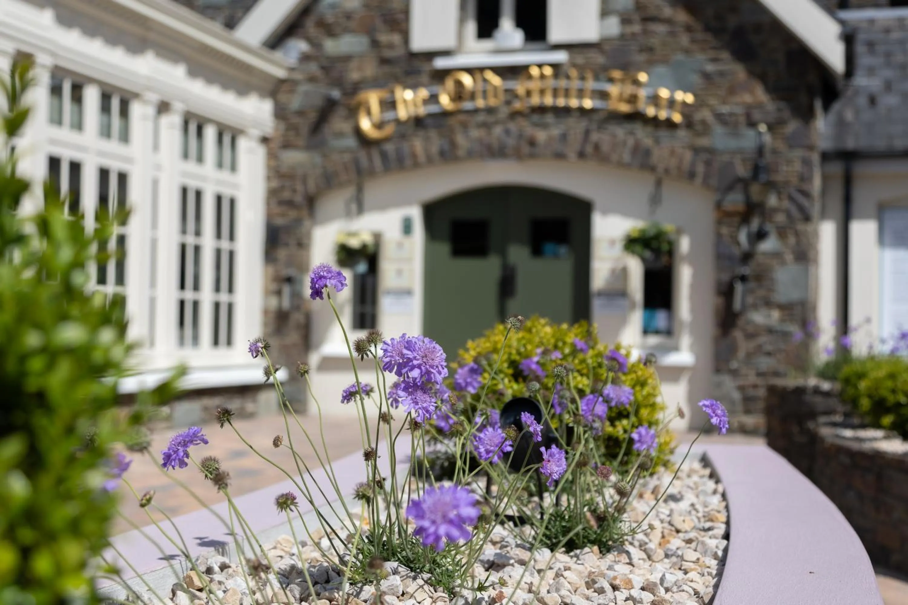 Property building in Killarney Heights Hotel