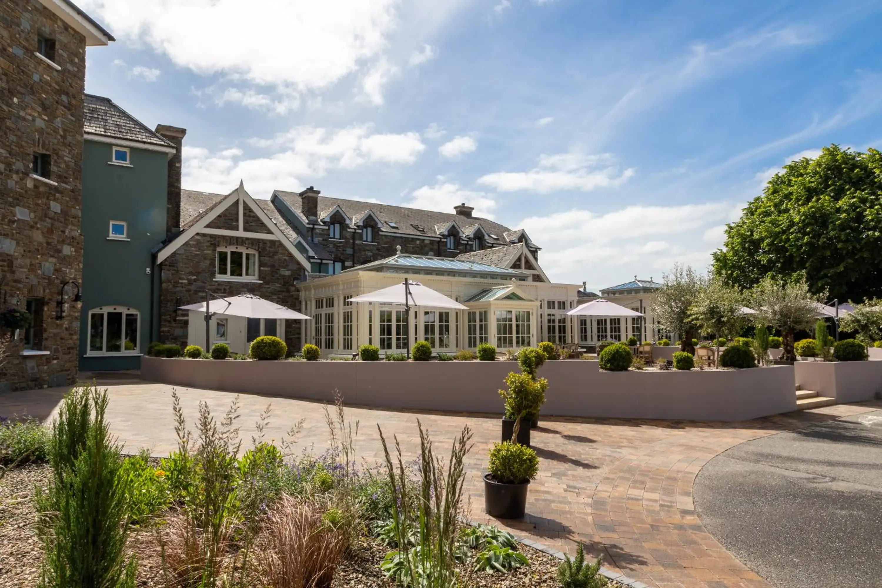 Property building in Killarney Heights Hotel Property building in Killarney Heights Hotel