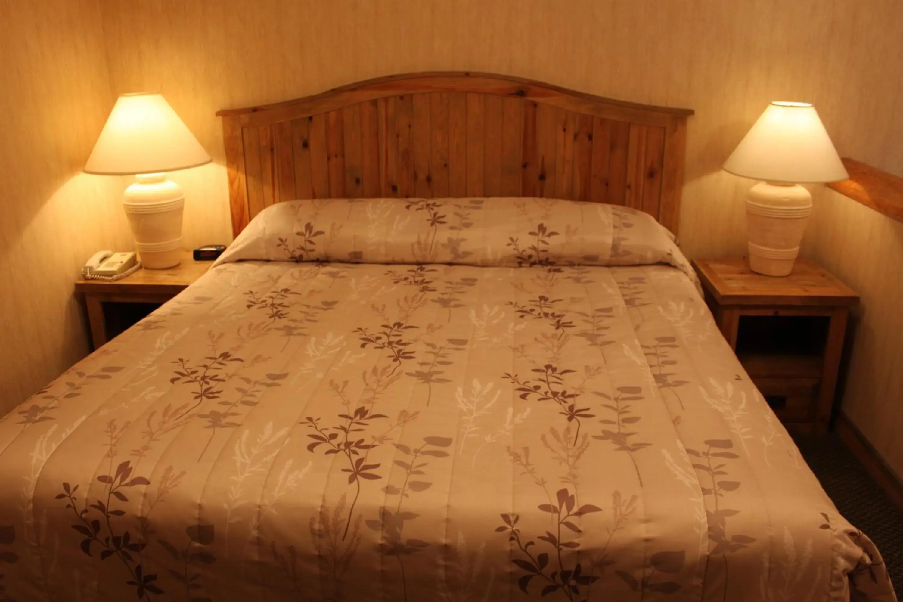 Bed in Fernie Stanford Resort Bed in Fernie Stanford Resort