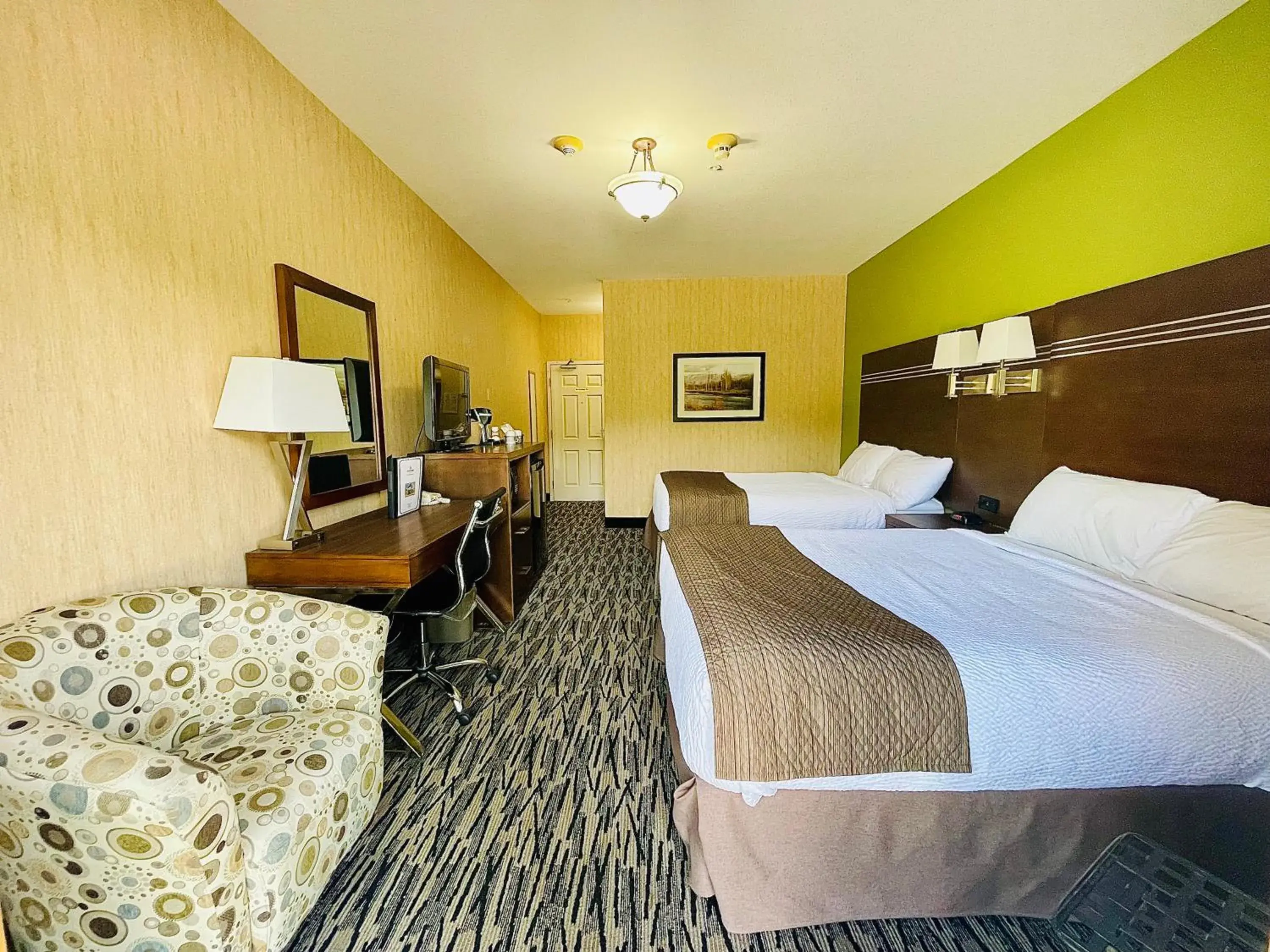 Photo of the whole room, Bed in Fernie Stanford Resort Photo of the whole room, Bed in Fernie Stanford Resort