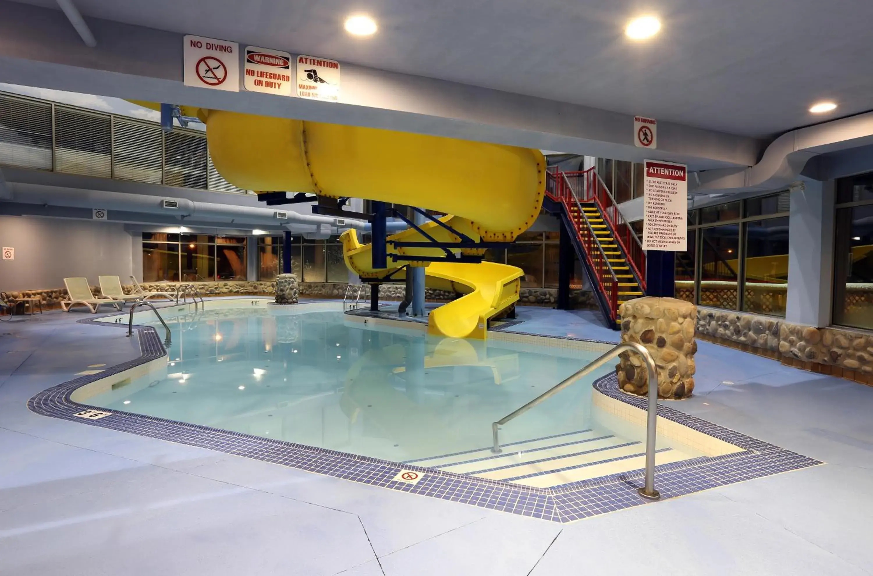 Swimming pool in Fernie Stanford Resort Swimming pool in Fernie Stanford Resort