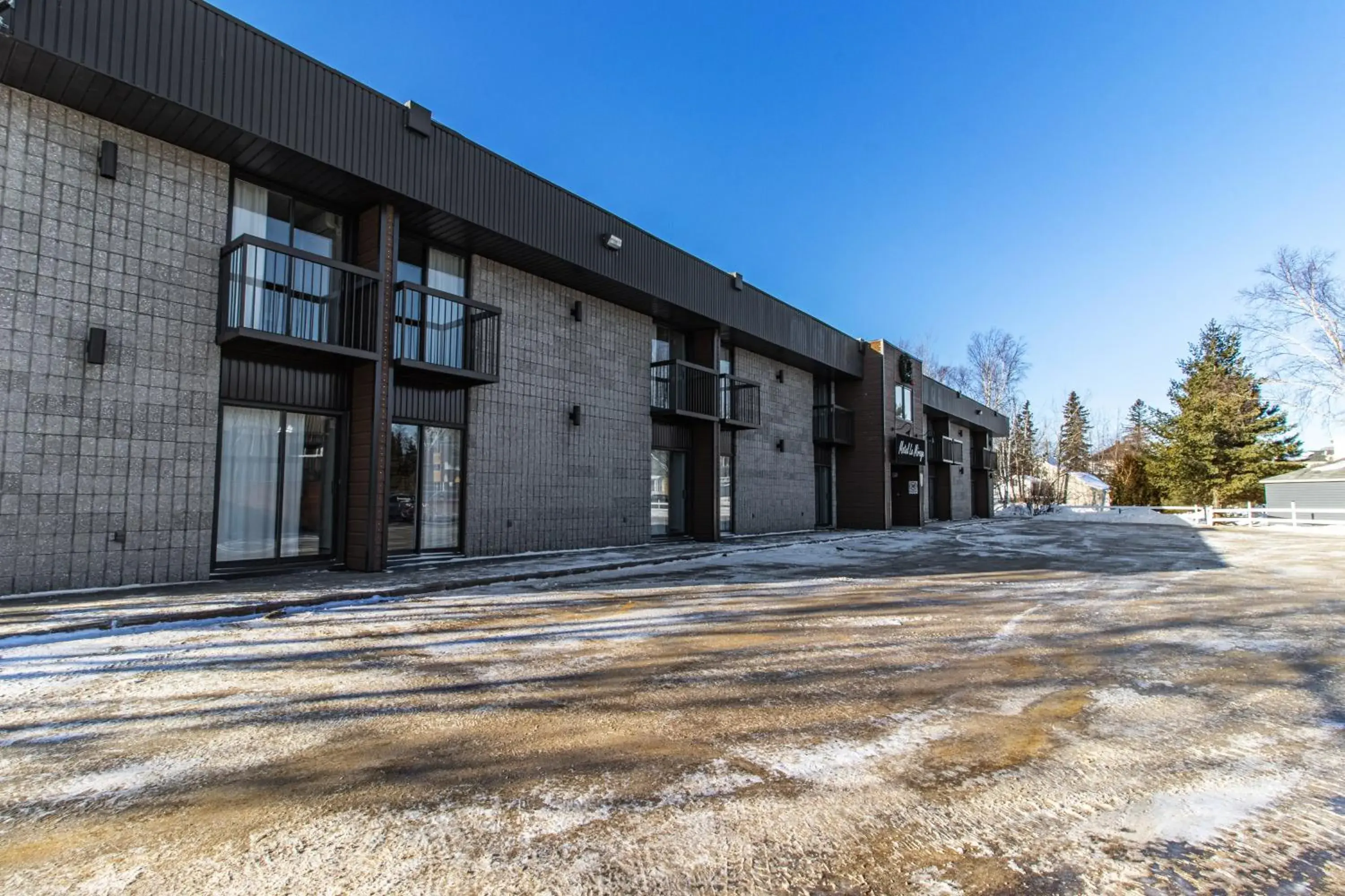 Property building in Clarion Pointe La Malbaie Property building in Clarion Pointe La Malbaie