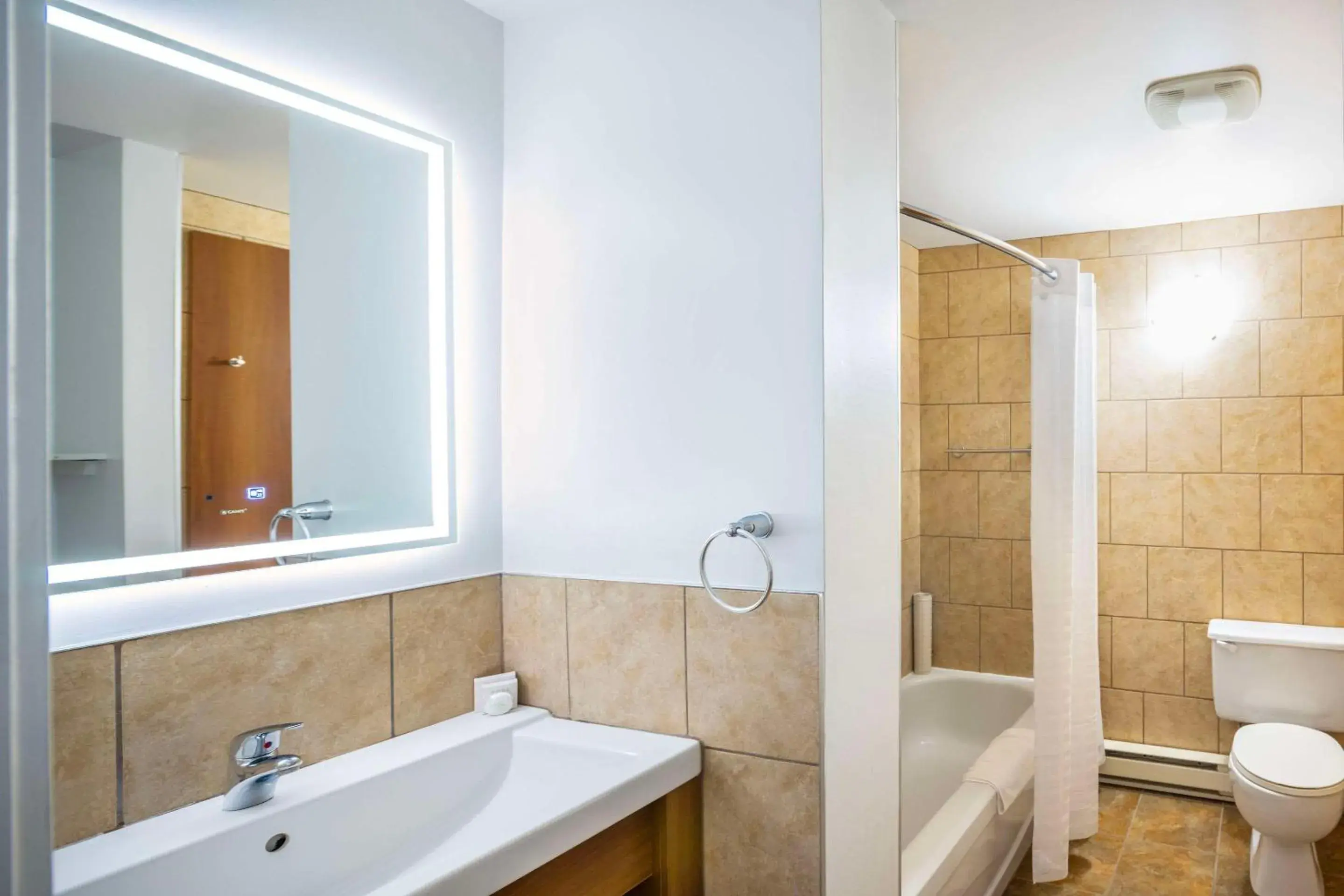 Bedroom in Clarion Pointe La Malbaie Bedroom in Clarion Pointe La Malbaie