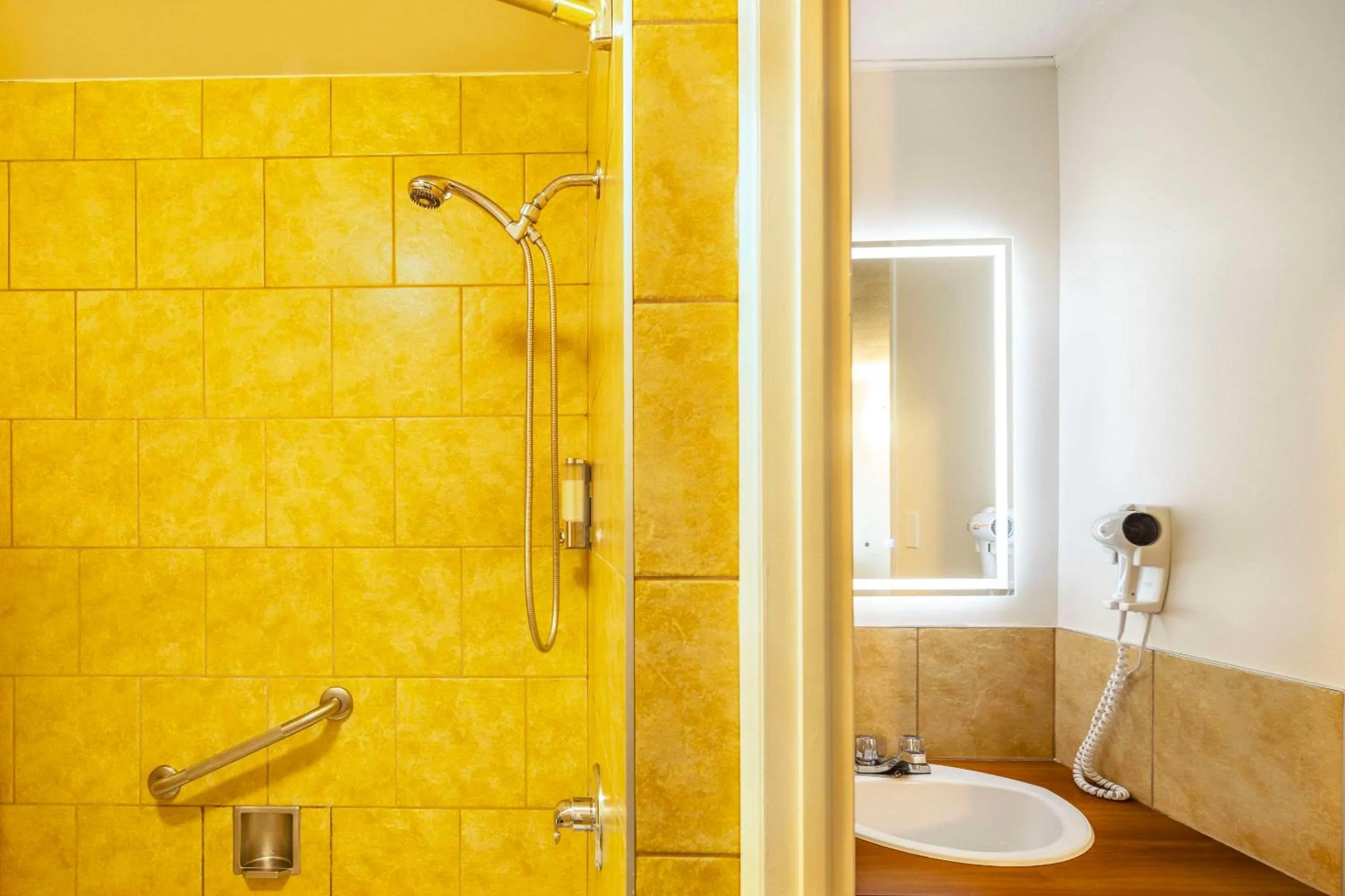 Bedroom in Clarion Pointe La Malbaie