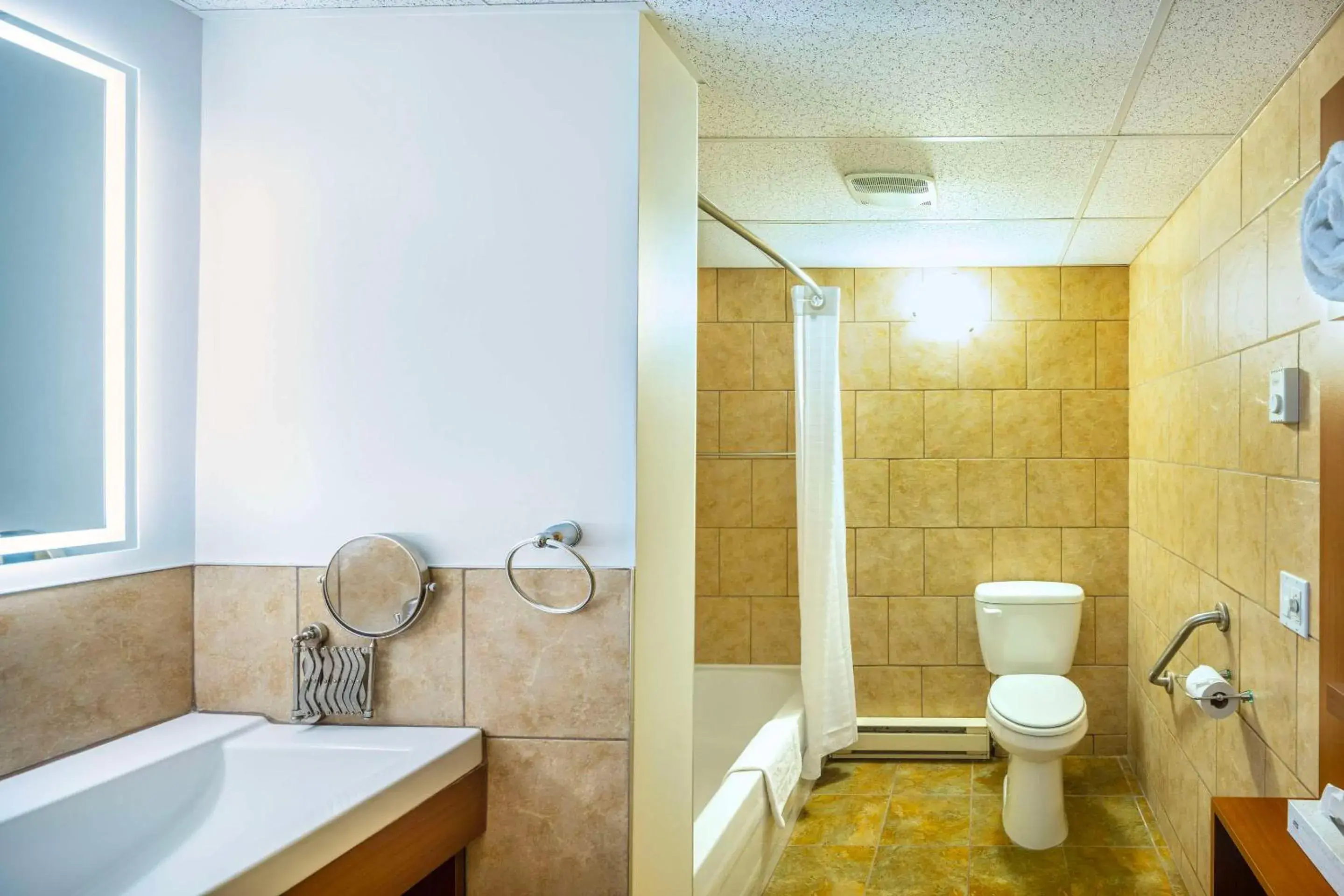 Bedroom in Clarion Pointe La Malbaie Bedroom in Clarion Pointe La Malbaie