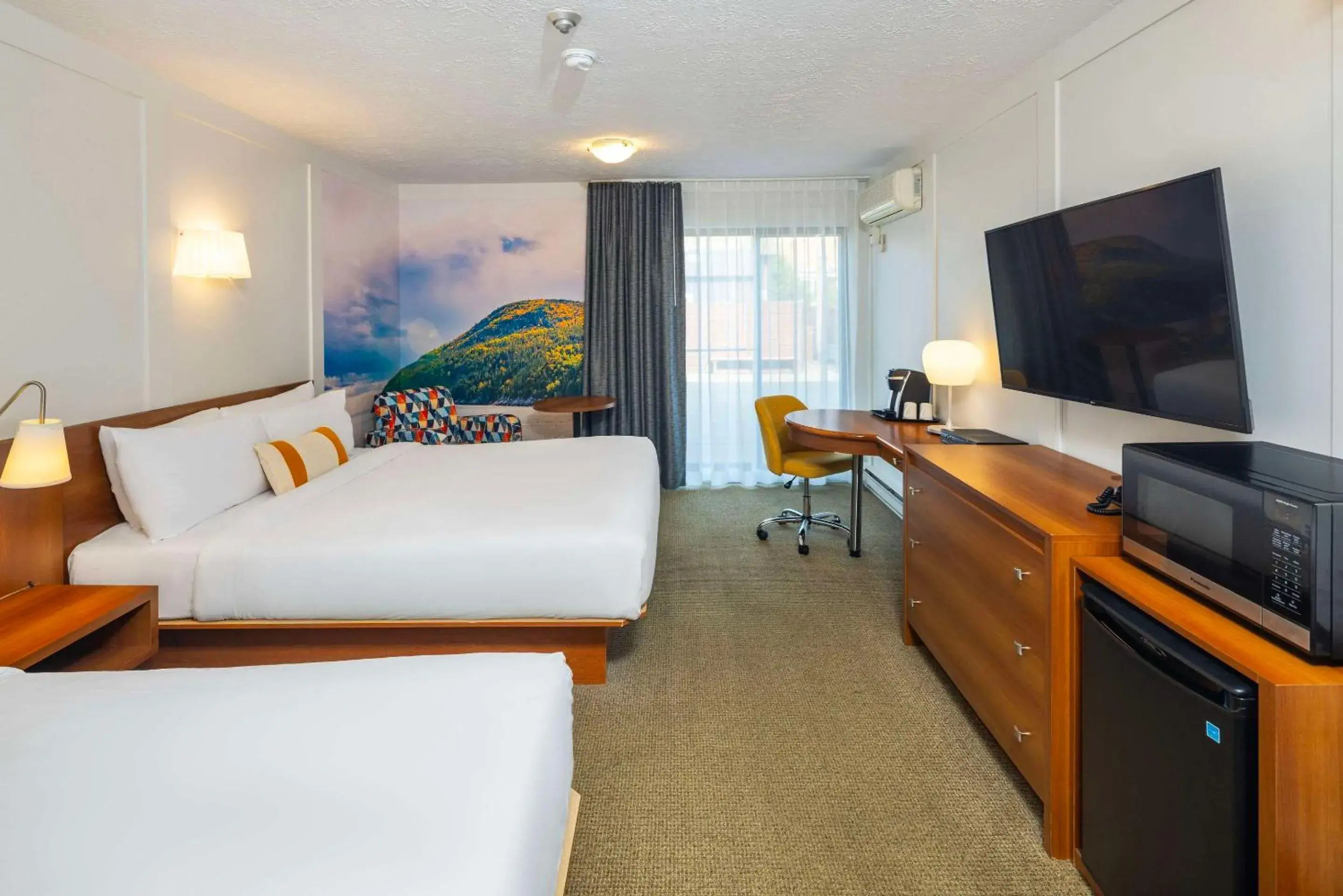 Bedroom, Bed in Clarion Pointe La Malbaie Bedroom, Bed in Clarion Pointe La Malbaie