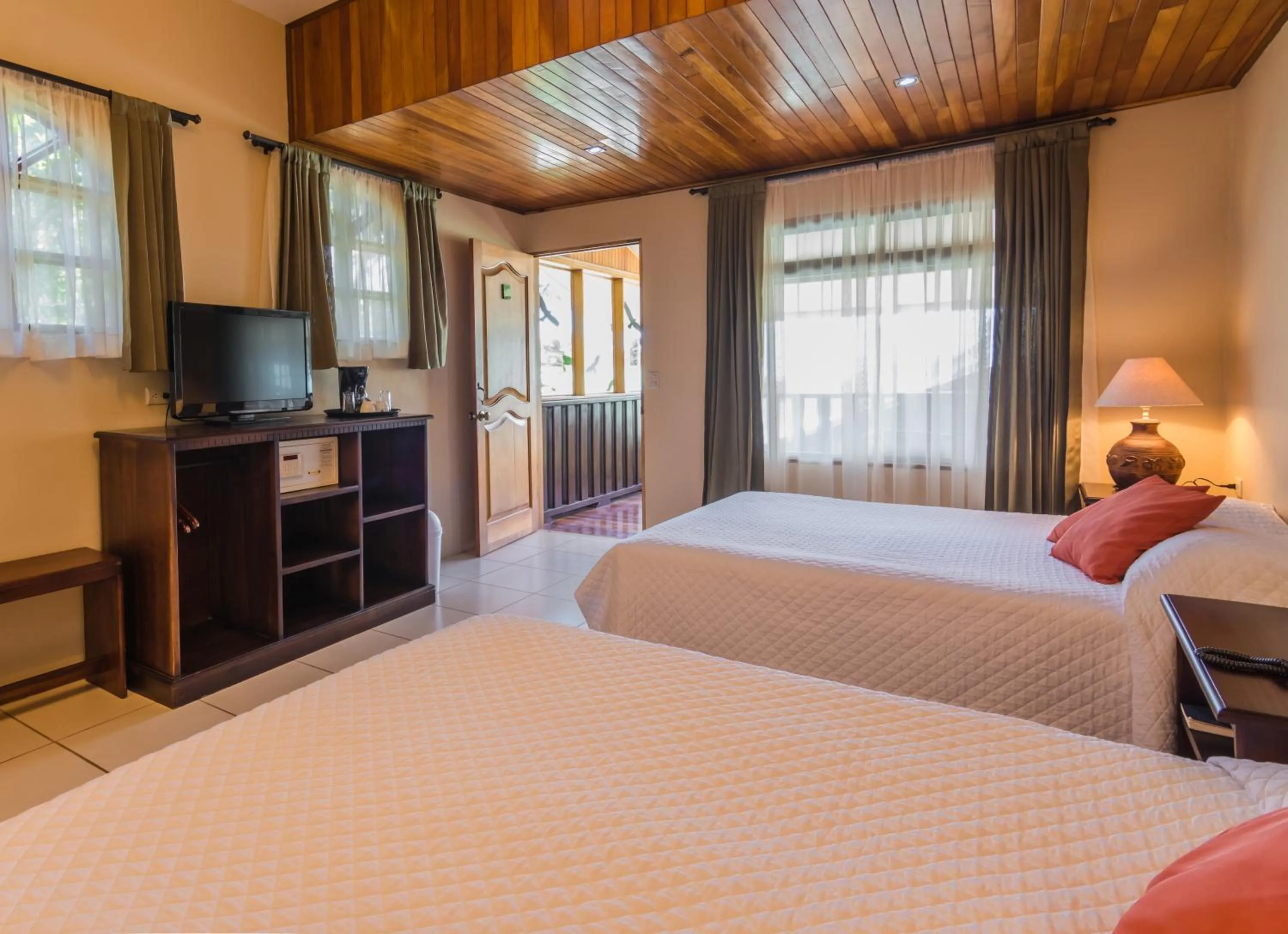 Bedroom, Bed in Monteverde Country Lodge - Costa Rica