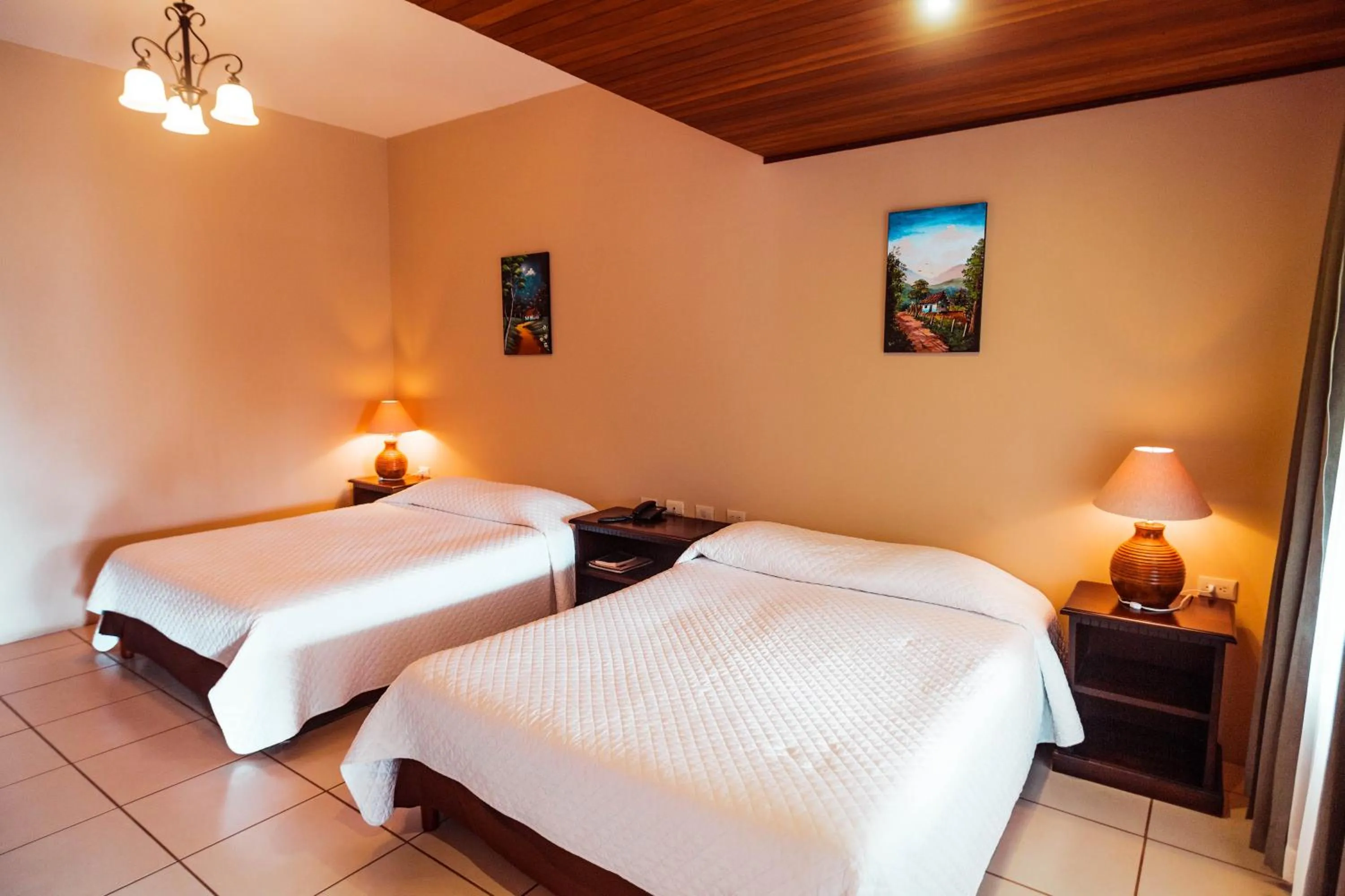 Bedroom, Bed in Monteverde Country Lodge - Costa Rica