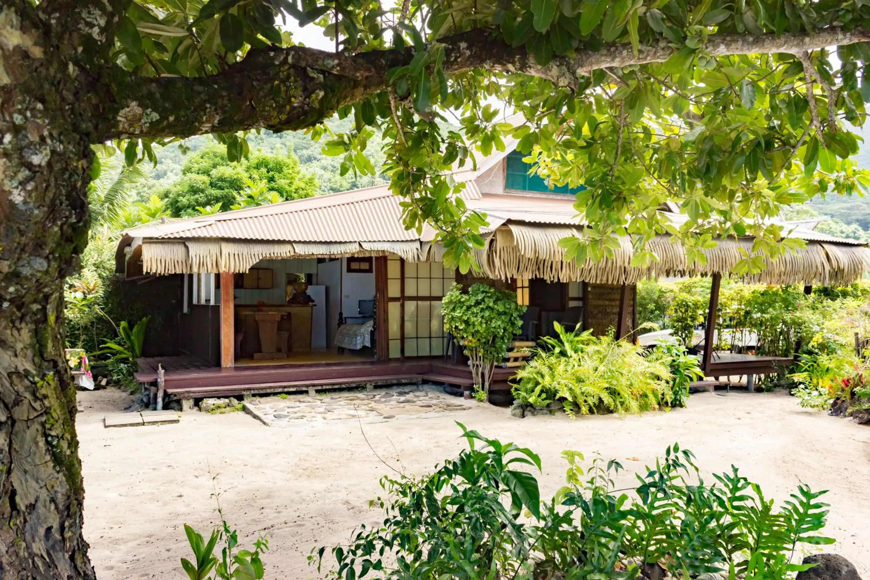 Day in Fare Edith Moorea