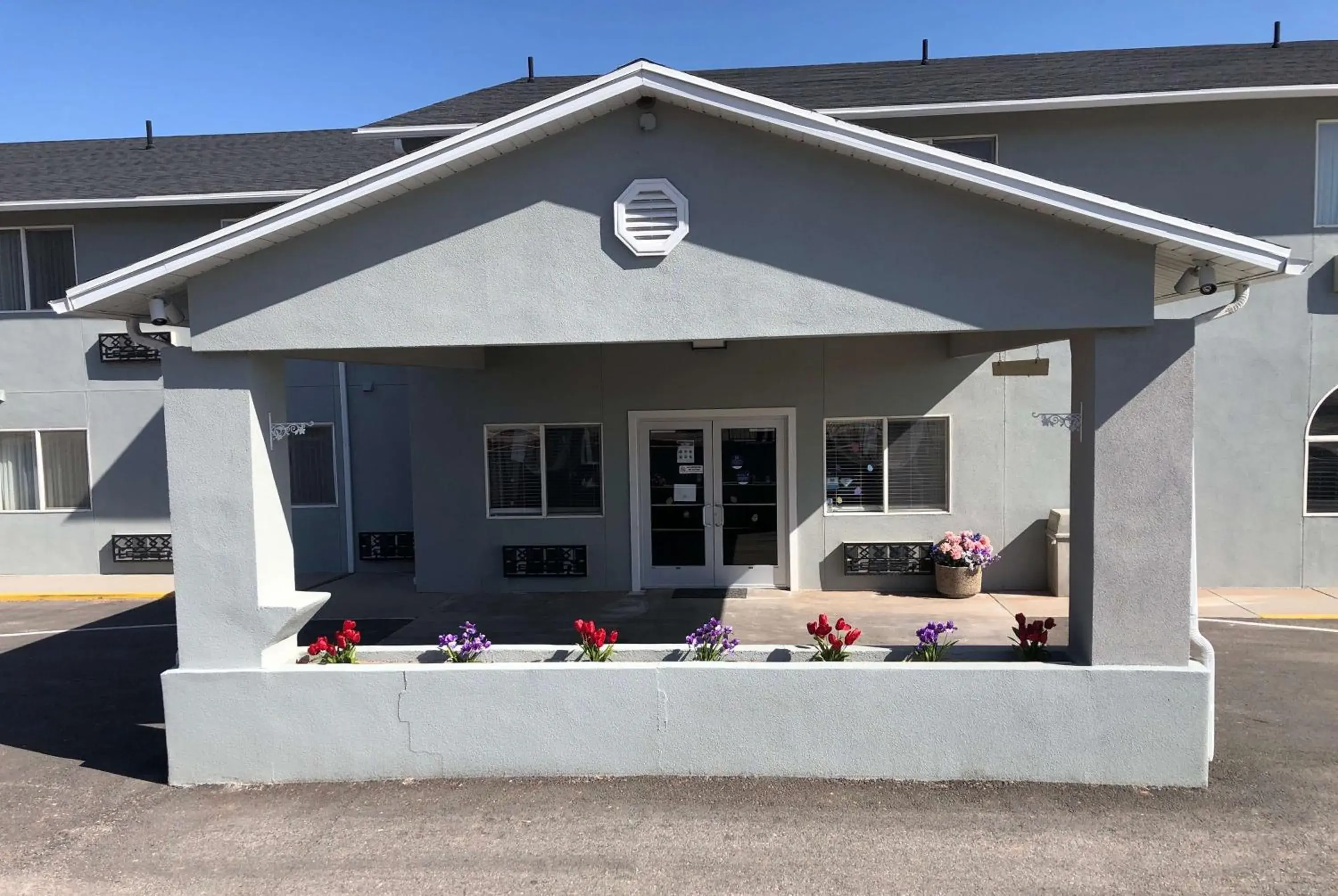 Property building in Super 8 by Wyndham Price Property building in Super 8 by Wyndham Price