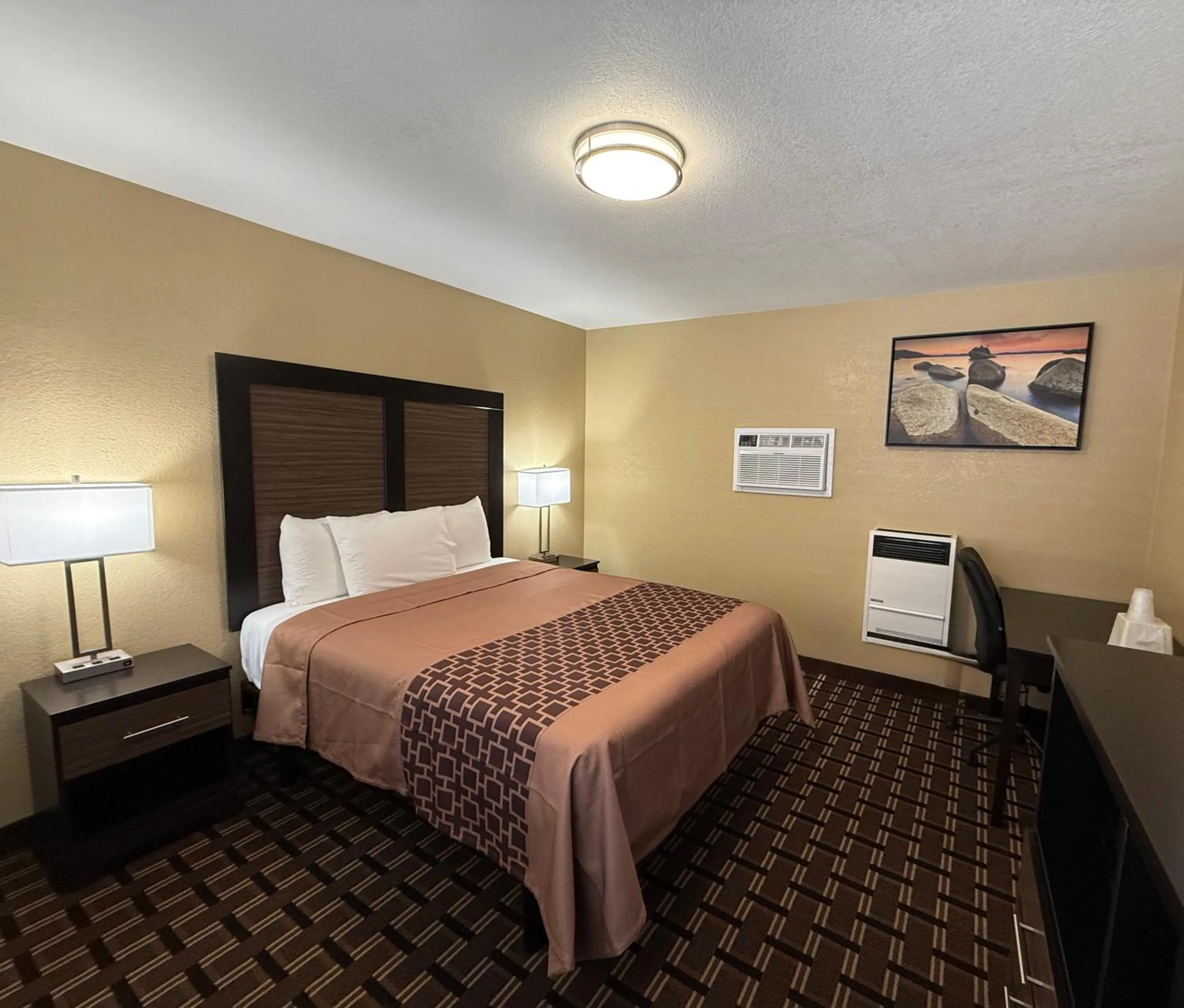 Bed in Tahoe Sands Inn