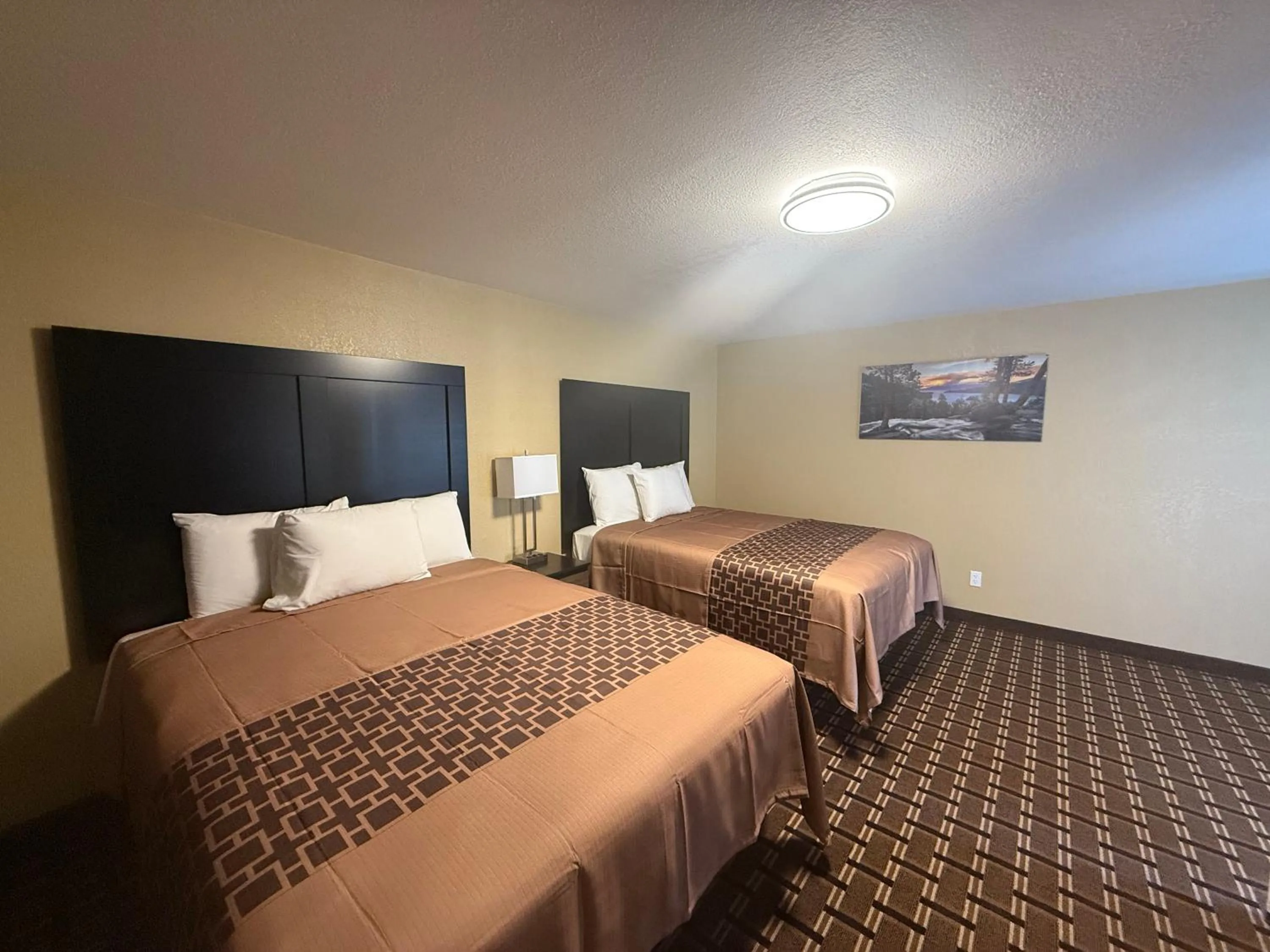 Bed in Tahoe Sands Inn