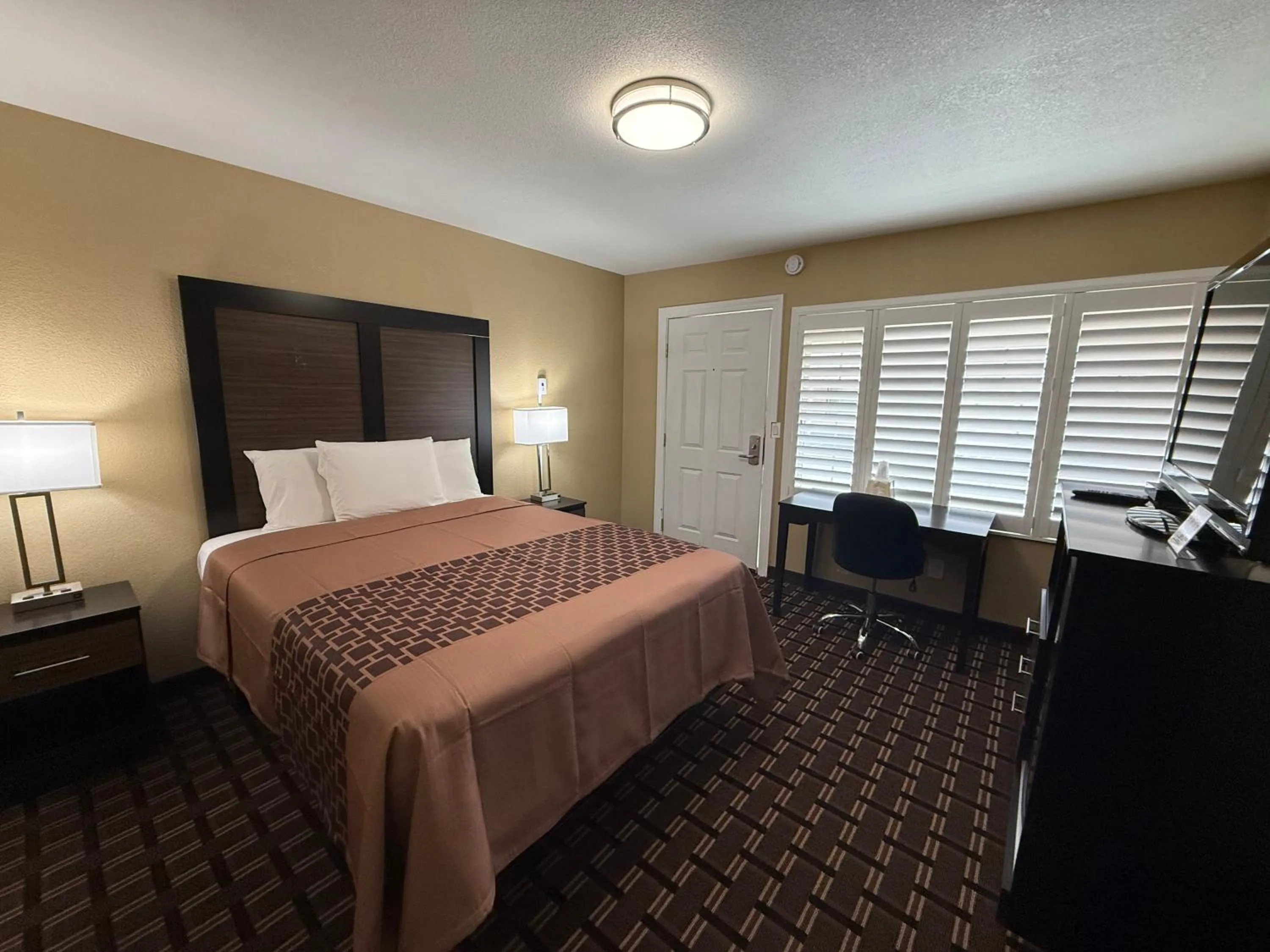 Bed in Tahoe Sands Inn