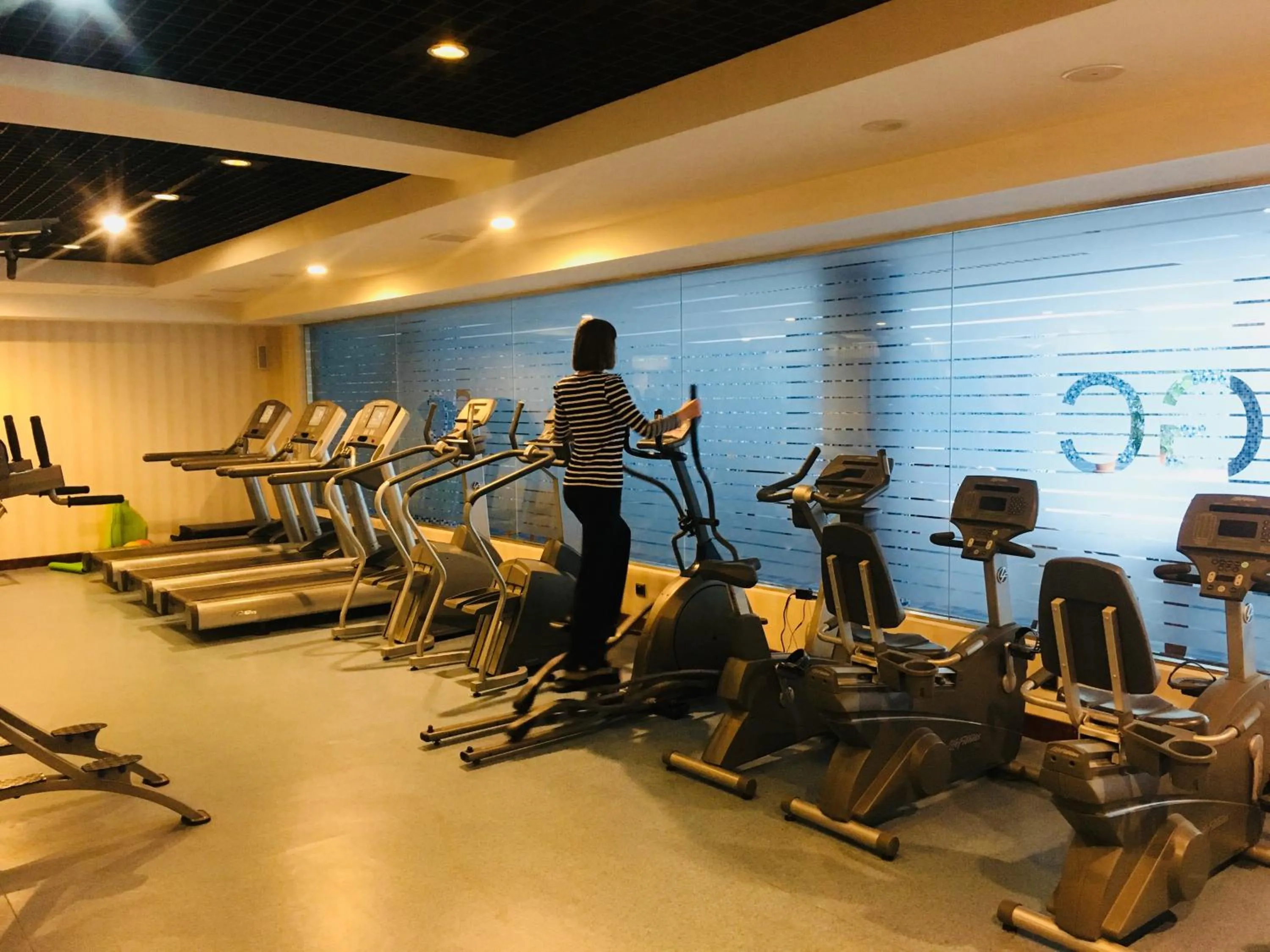 Fitness centre/facilities in Golden Coast Hotel