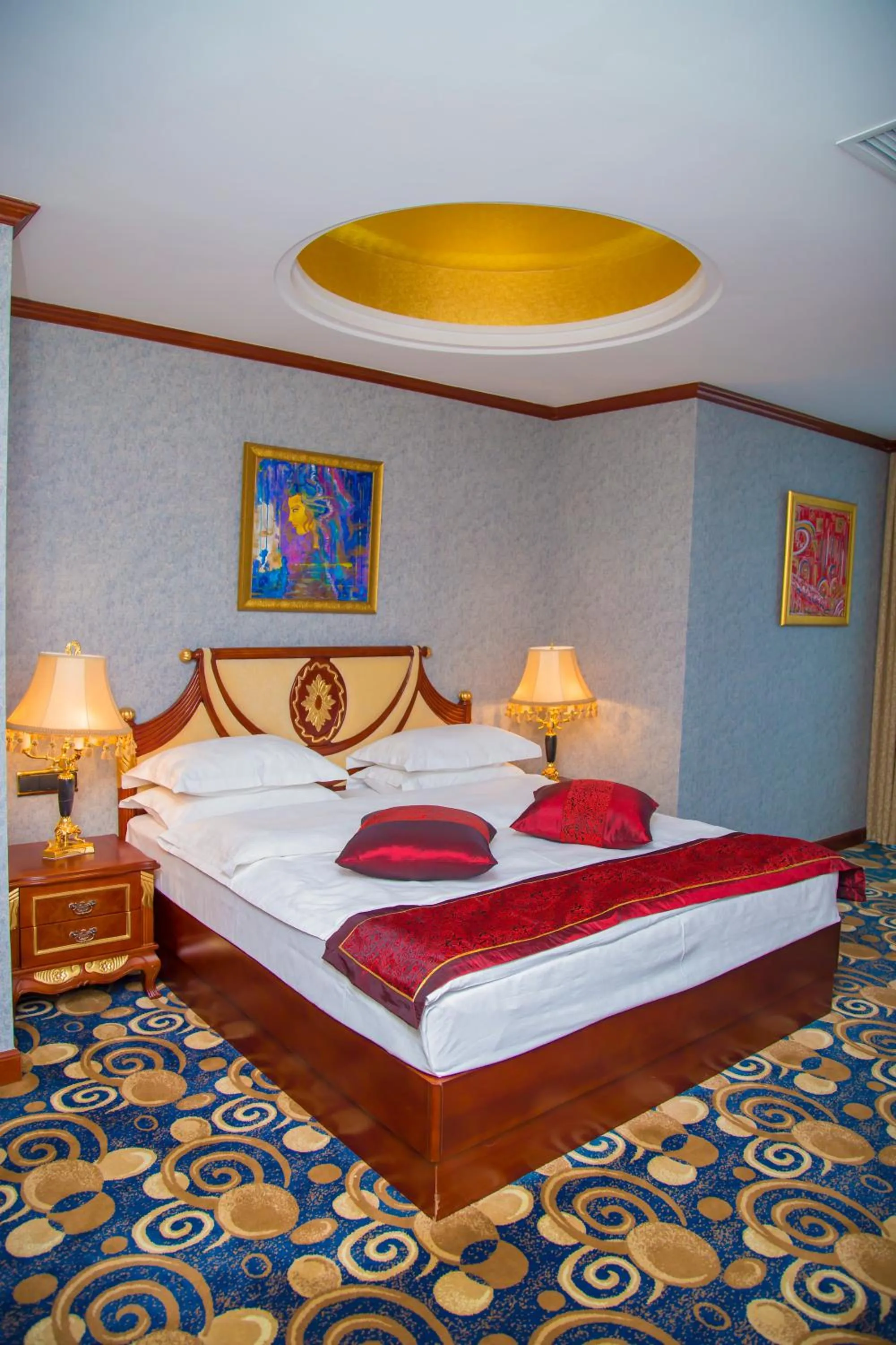 Photo of the whole room, Bed in Golden Coast Hotel