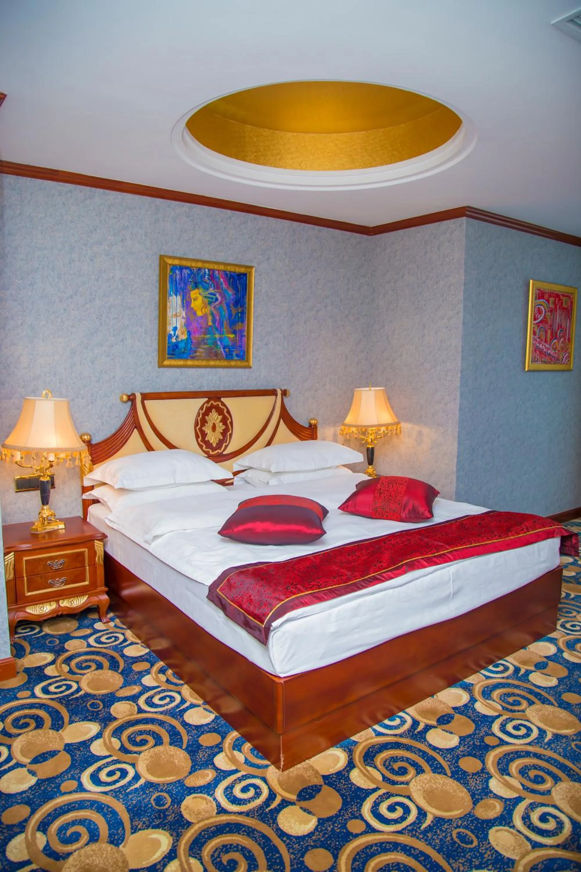 Photo of the whole room, Bed in Golden Coast Hotel