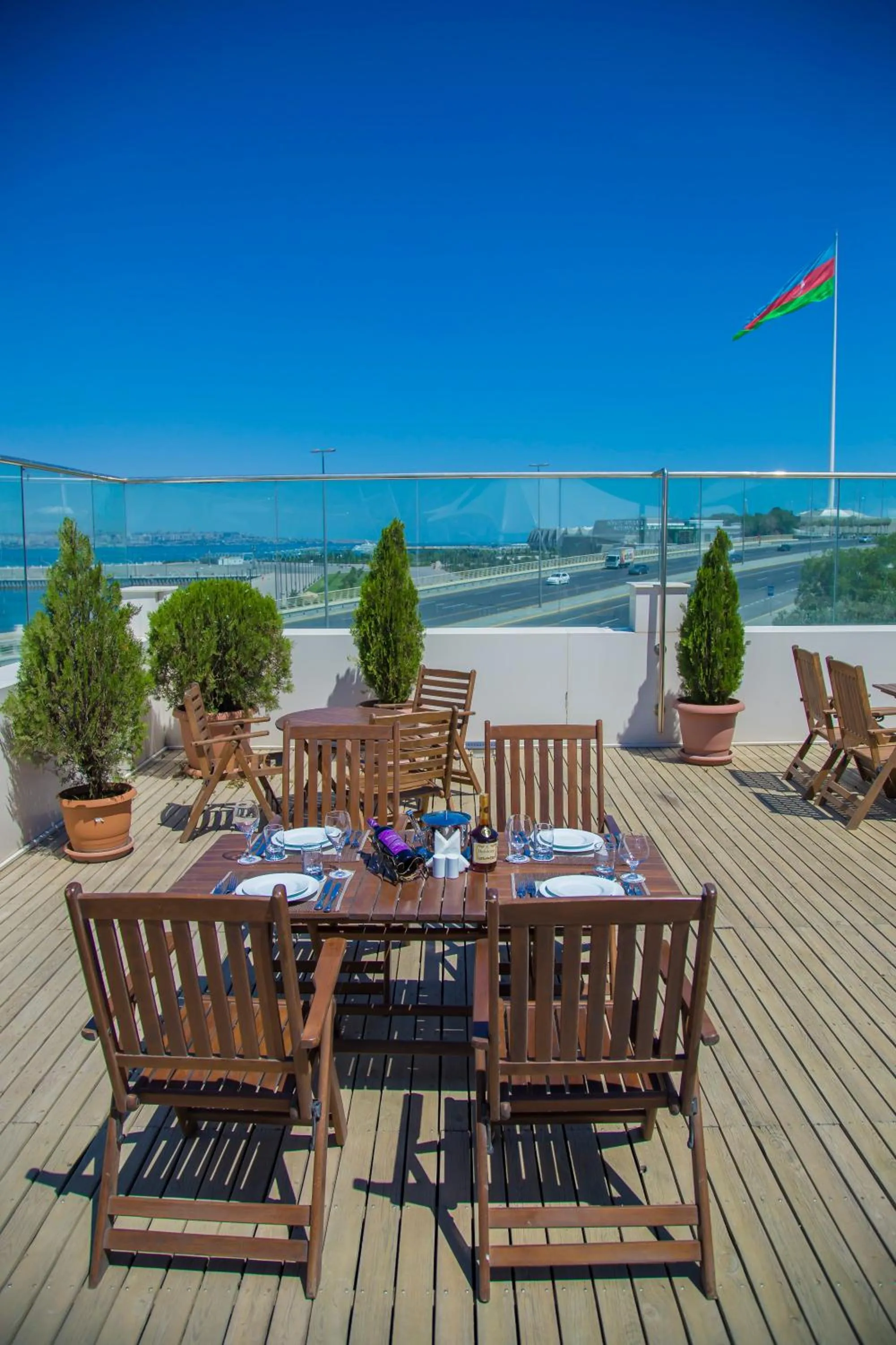 Restaurant/places to eat in Golden Coast Hotel