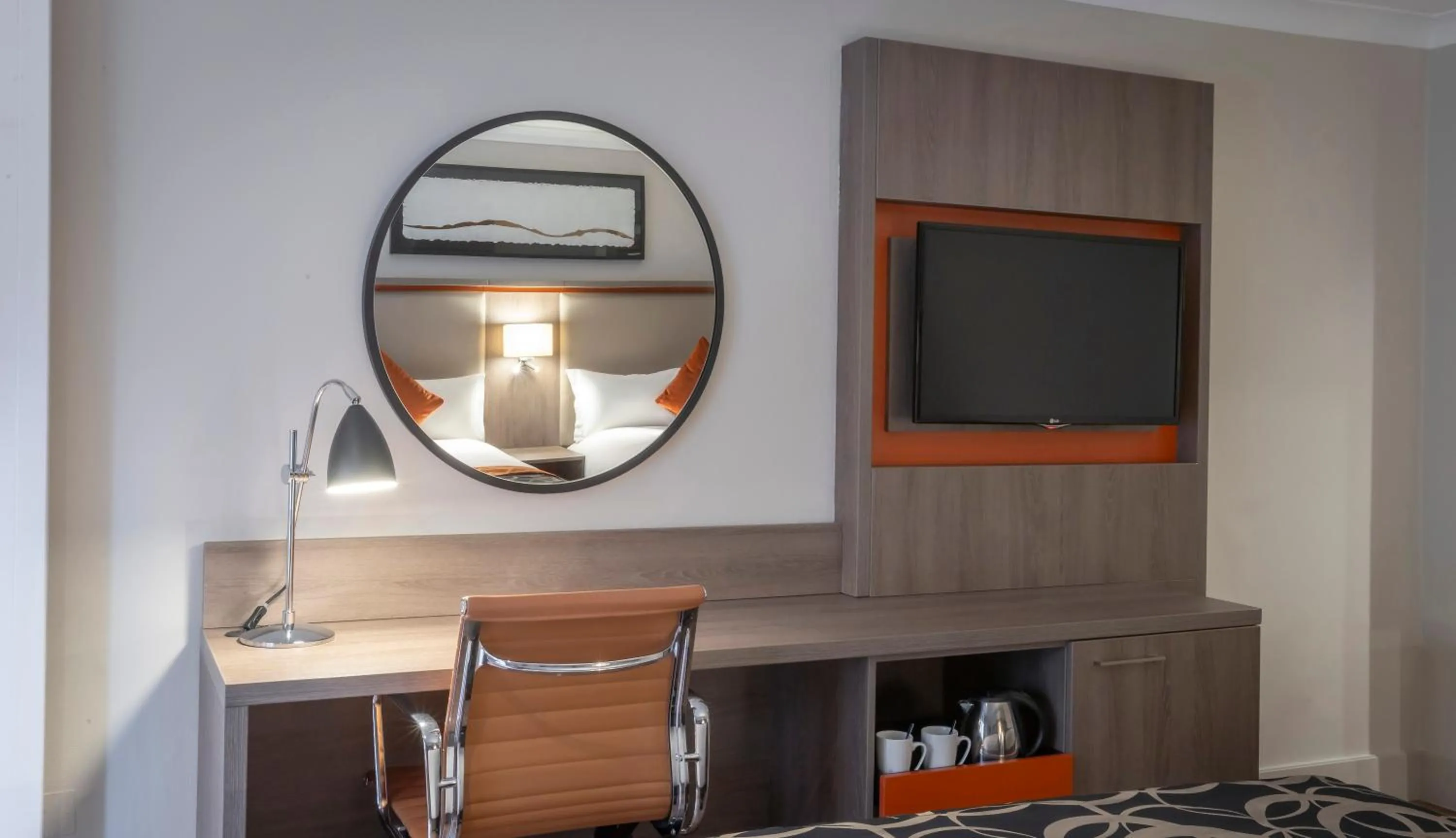 TV and multimedia in Clayton Hotel Ballsbridge