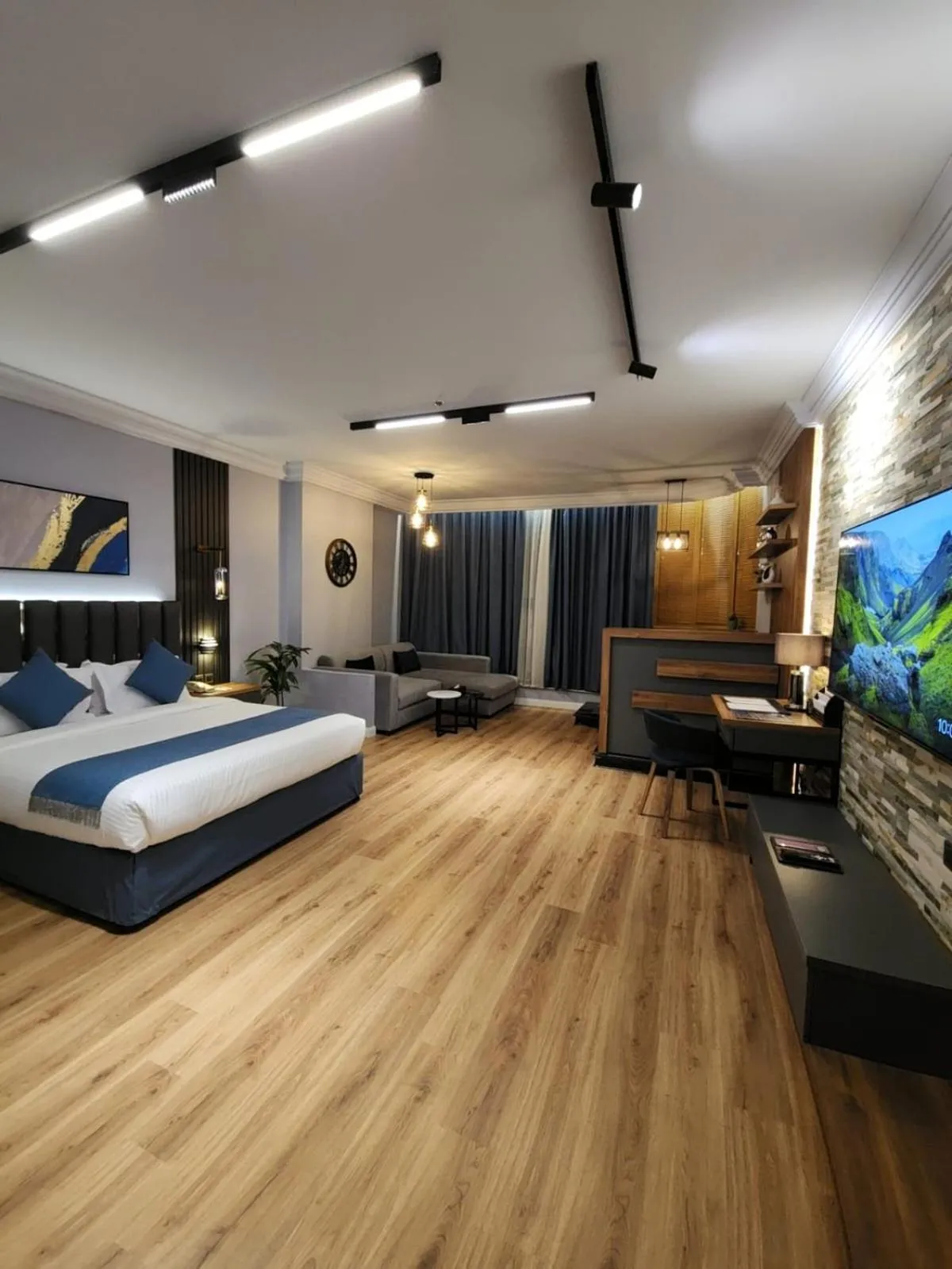 Photo of the whole room, Bed in Qasr Al Sahab