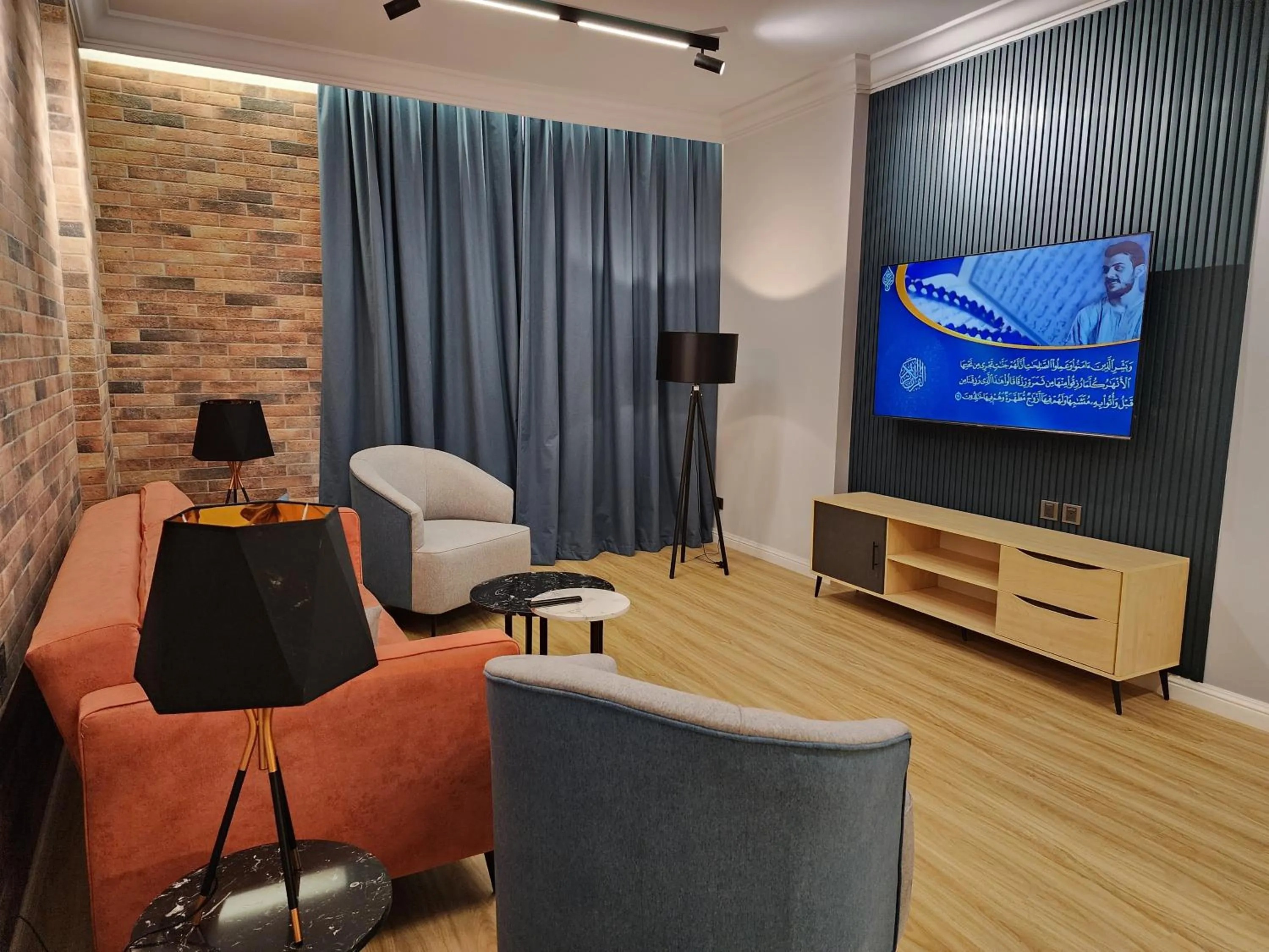 Communal lounge/ TV room in Qasr Al Sahab