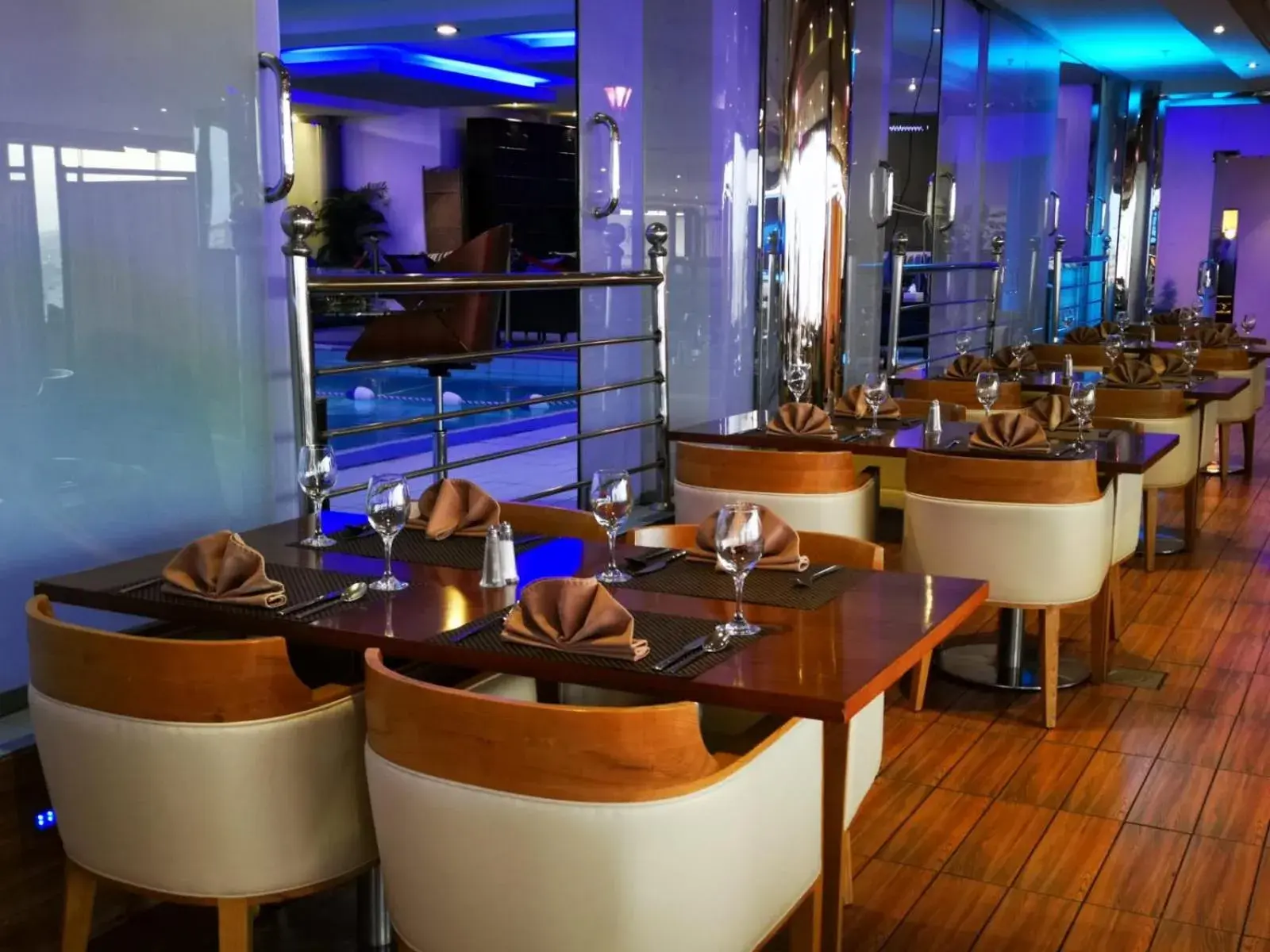 Restaurant/places to eat in Qasr Al Sahab Restaurant/places to eat in Qasr Al Sahab