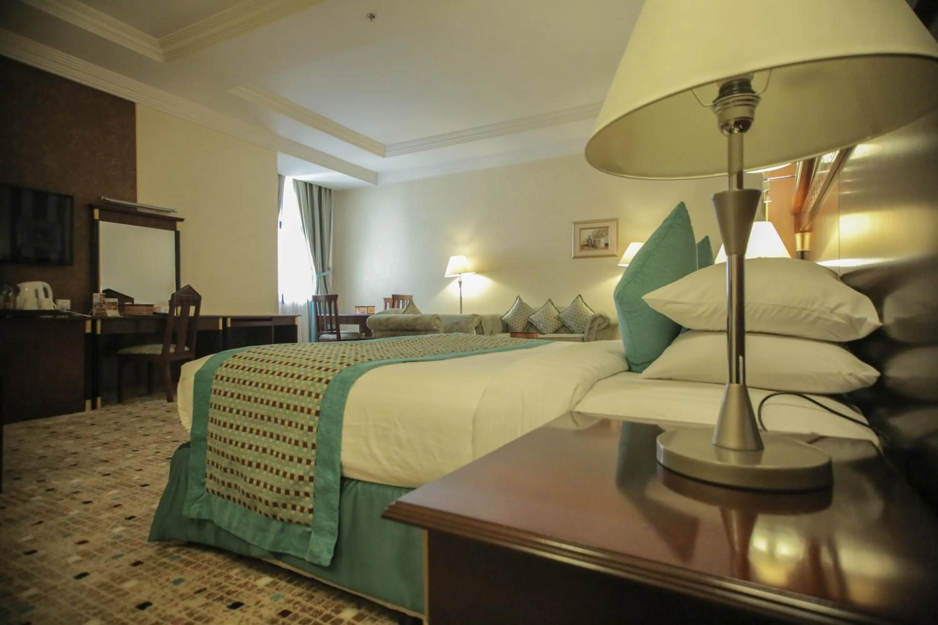 Photo of the whole room, Bed in Qasr Al Sahab