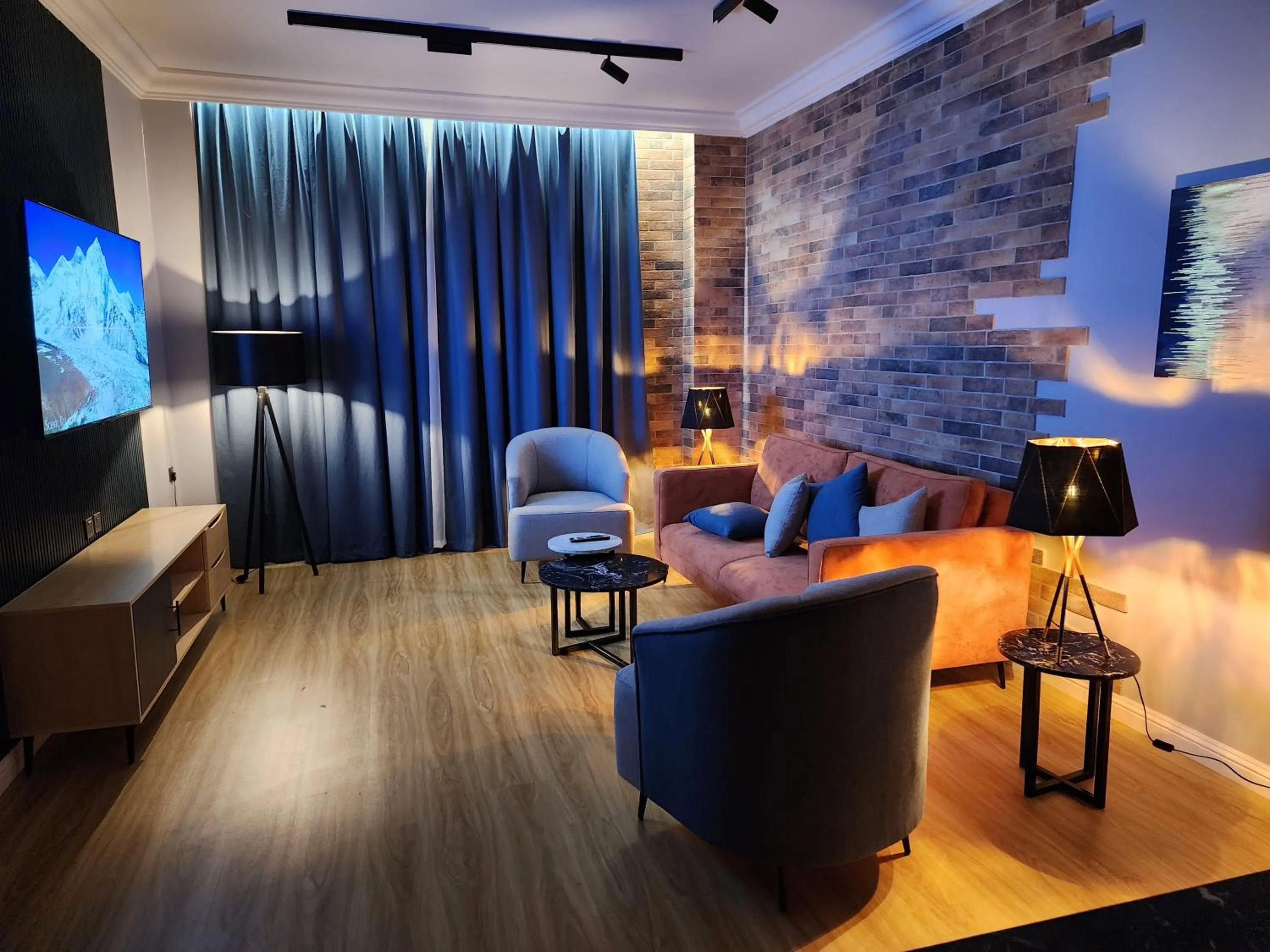 TV and multimedia in Qasr Al Sahab