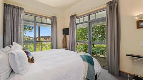 Bed in Hawkdun Rise Vineyard & Accommodation