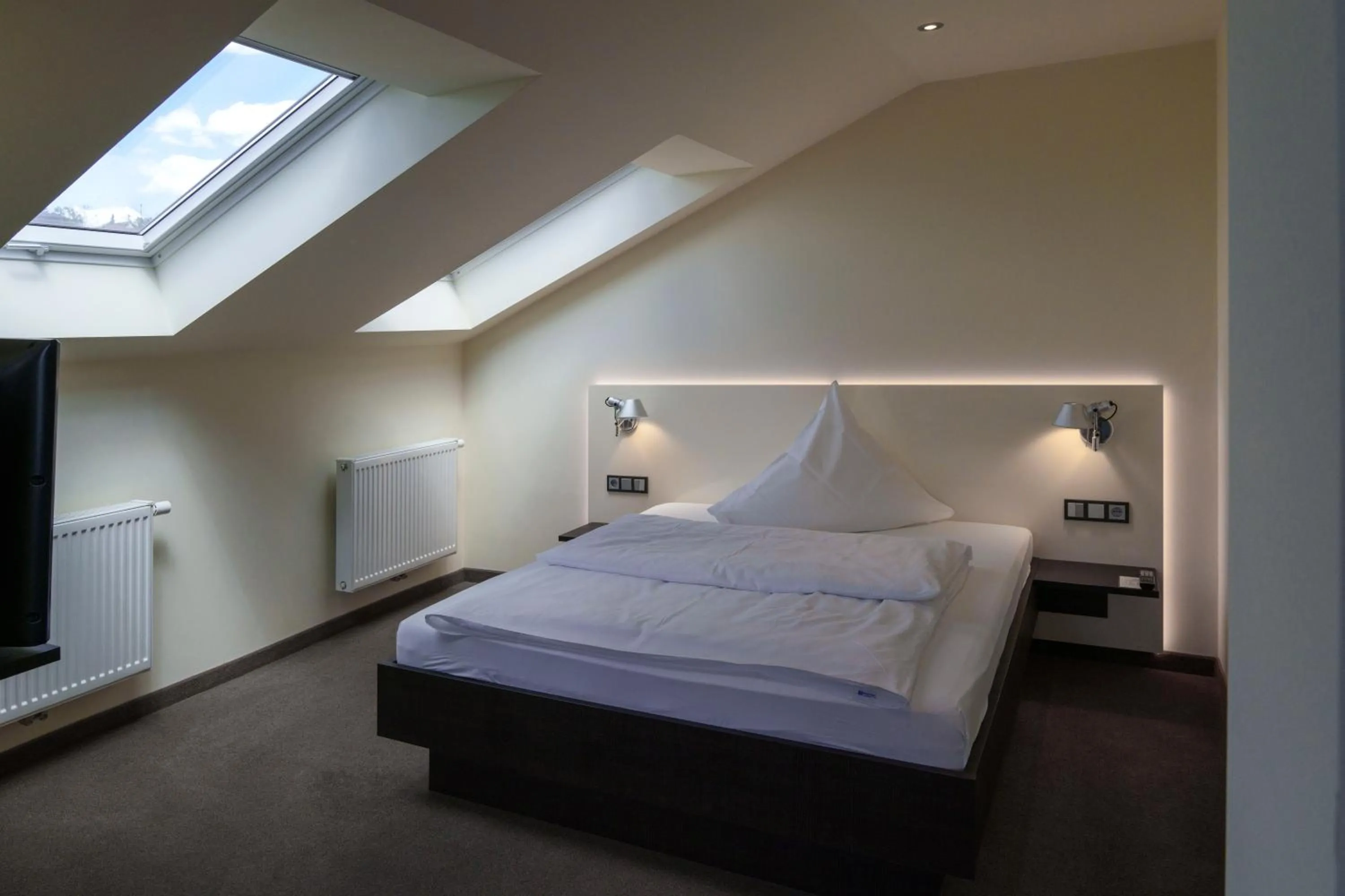 Photo of the whole room, Bed in Hotel am Berg Esslingen