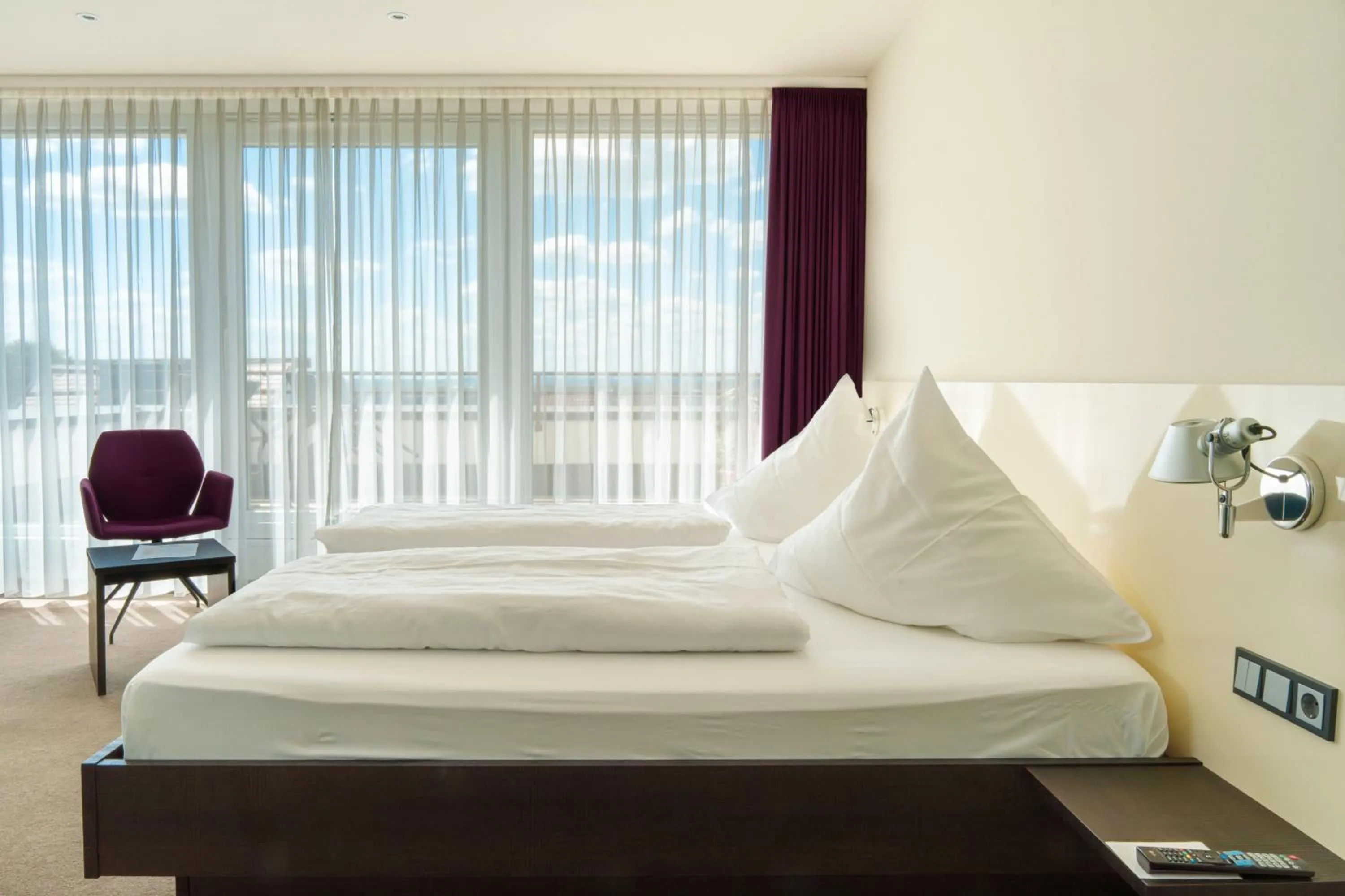 Photo of the whole room, Bed in Hotel am Berg Esslingen