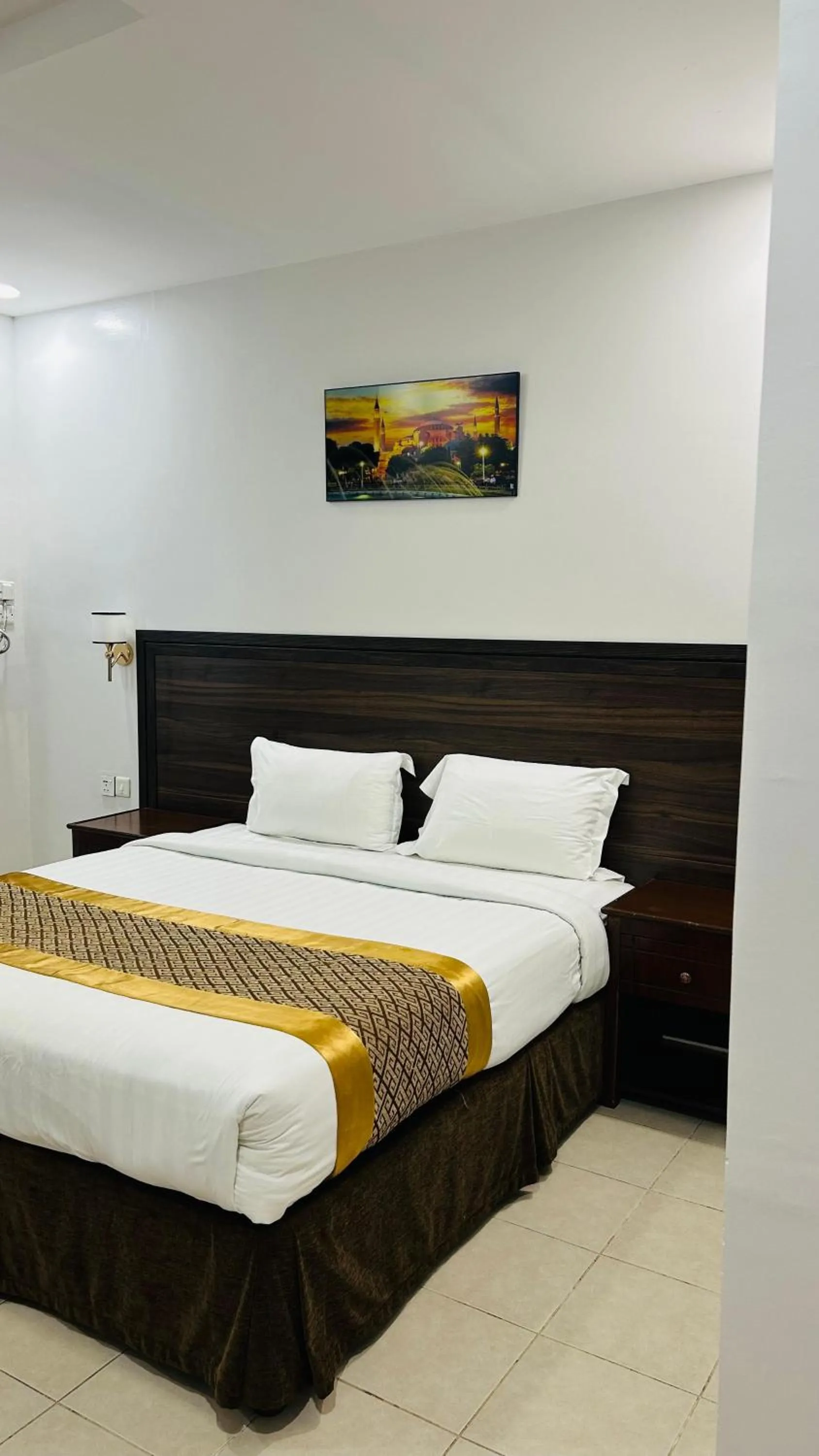 Restaurant/places to eat, Bed in Seasons Apartments