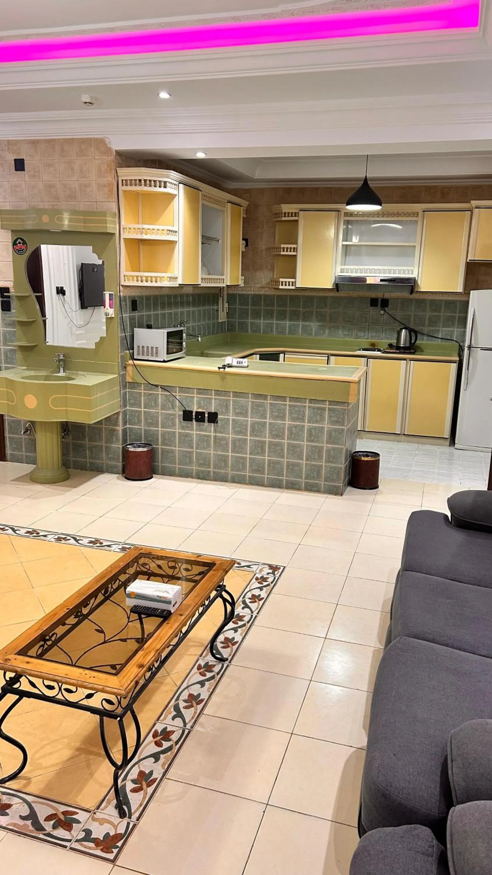 Kitchen or kitchenette in Seasons Apartments