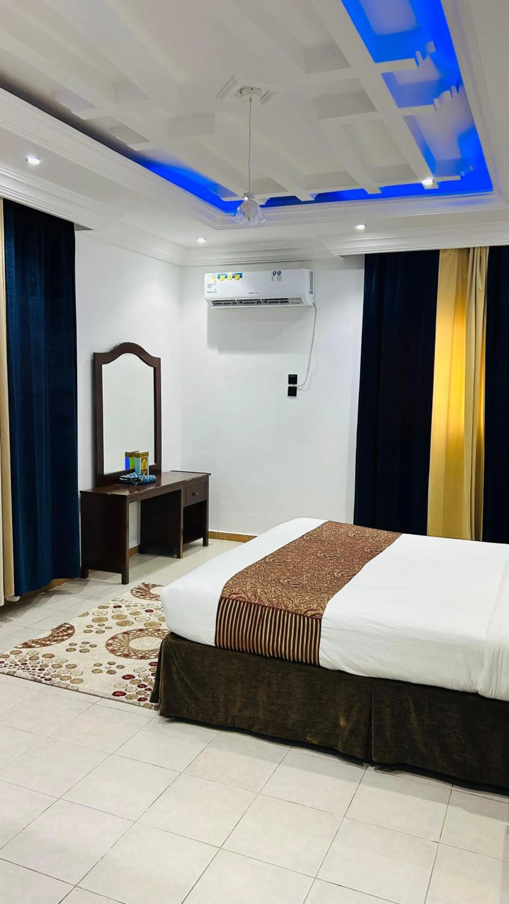 Restaurant/places to eat, Bed in Seasons Apartments
