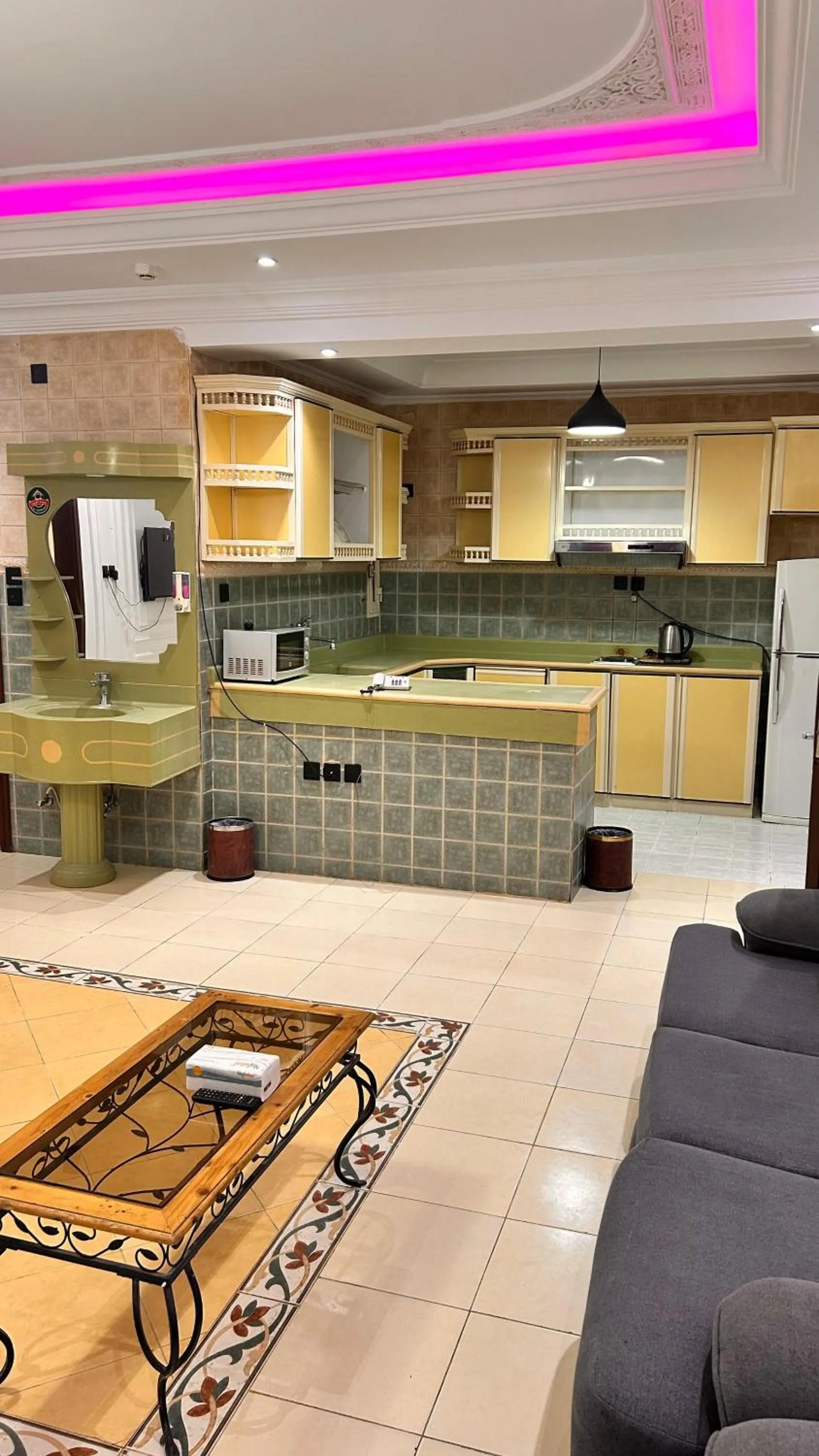 Restaurant/places to eat in Seasons Apartments