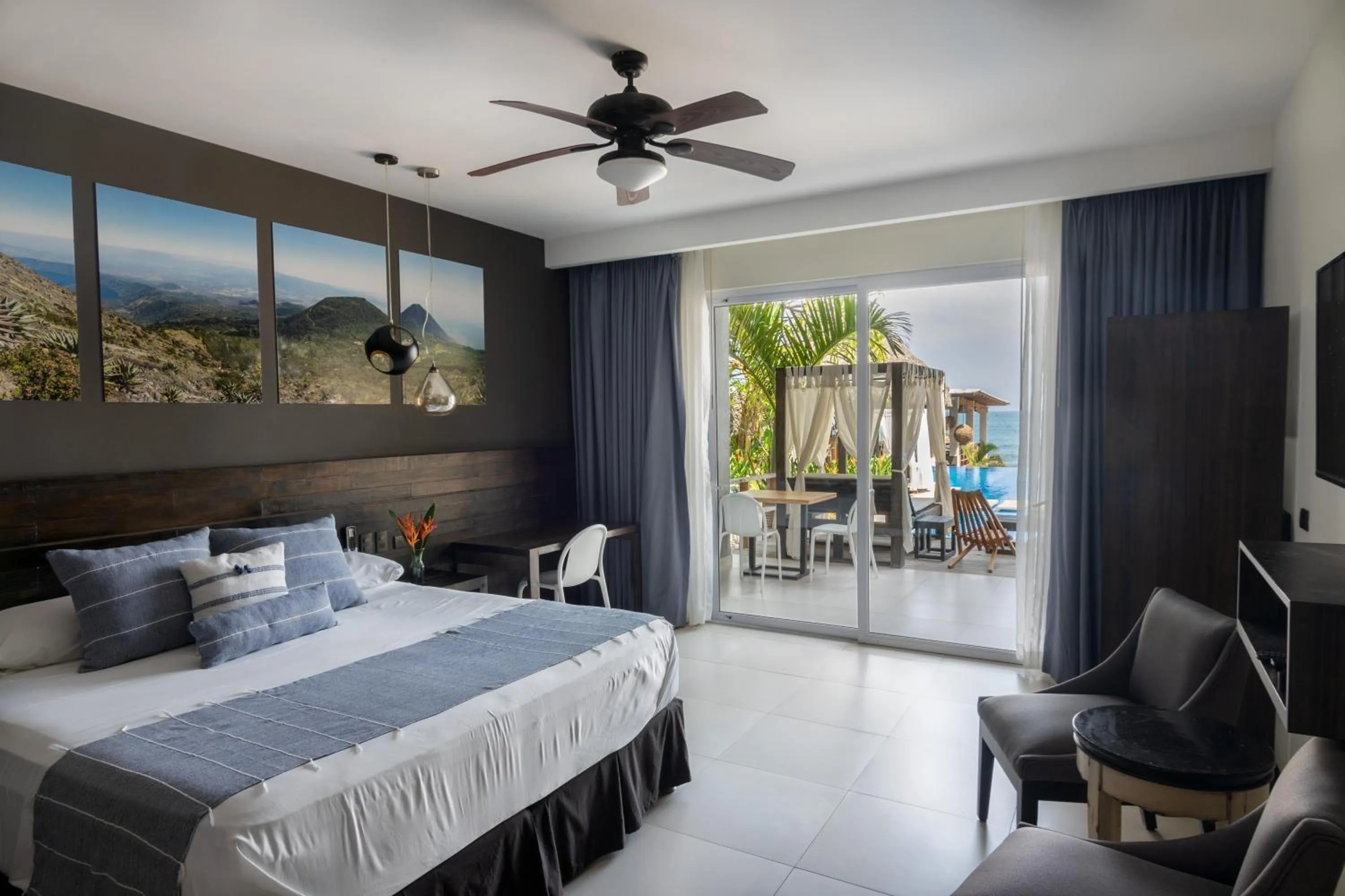 Photo of the whole room, Bed in Palo Verde Sustainable Hotel