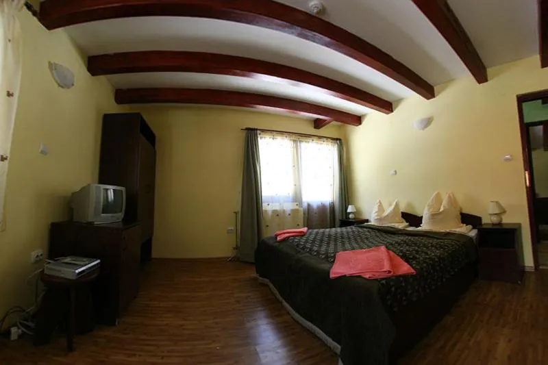 Photo of the whole room, Bed in Vila Gal