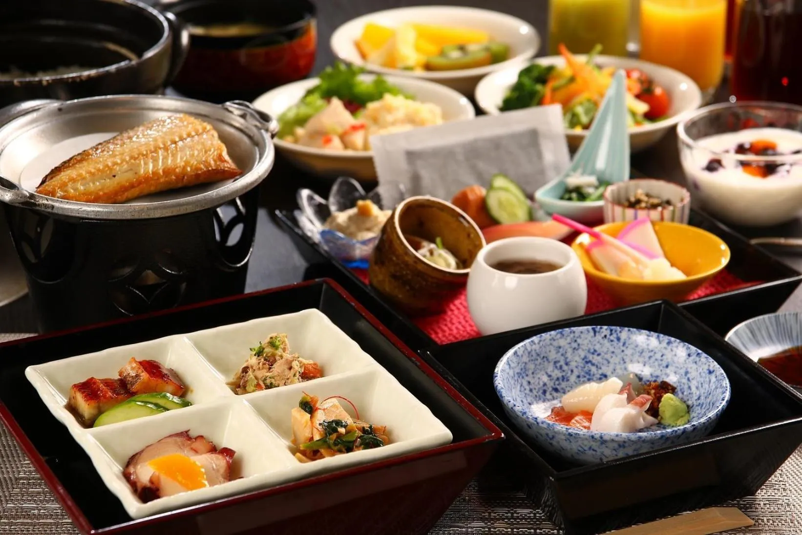 Asian breakfast in Shogetsu Grand Hotel