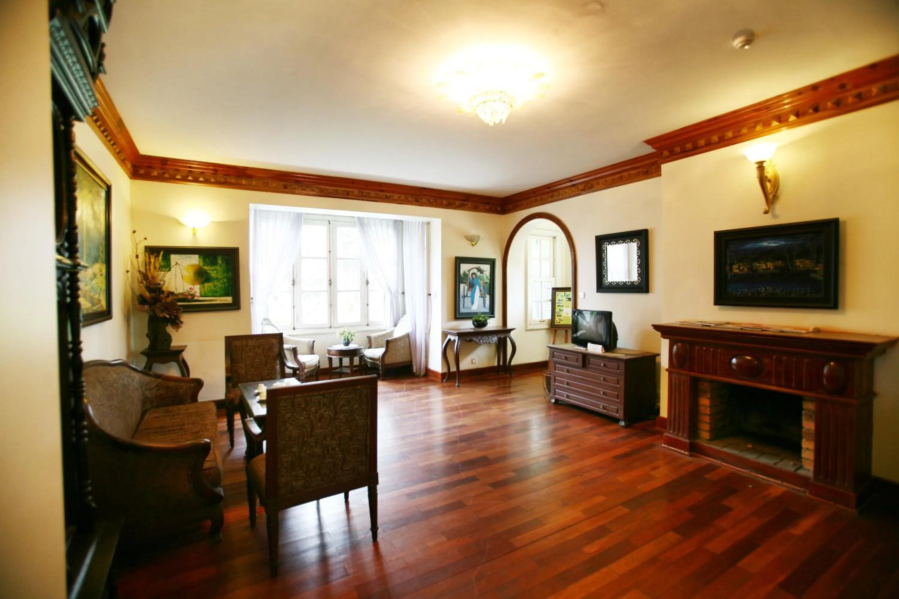 Communal lounge/ TV room in Dalat Cadasa Resort