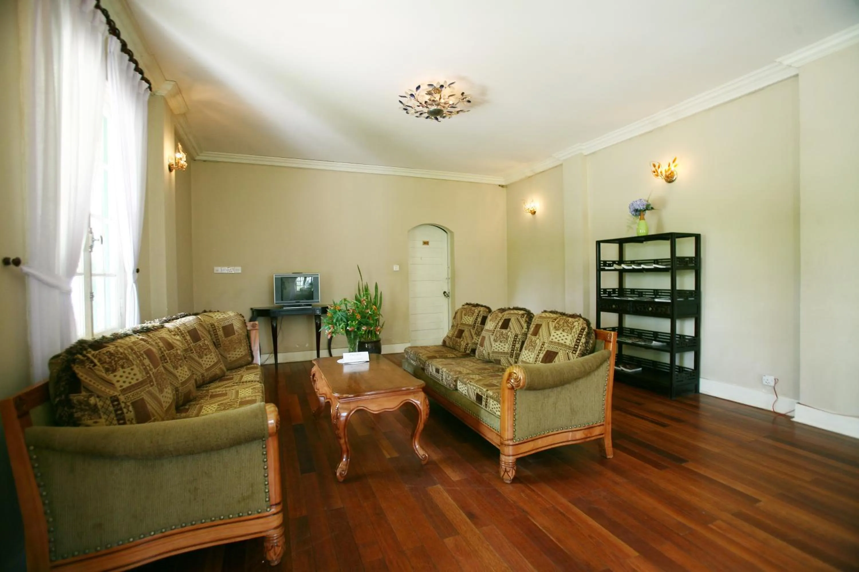 Communal lounge/ TV room in Dalat Cadasa Resort