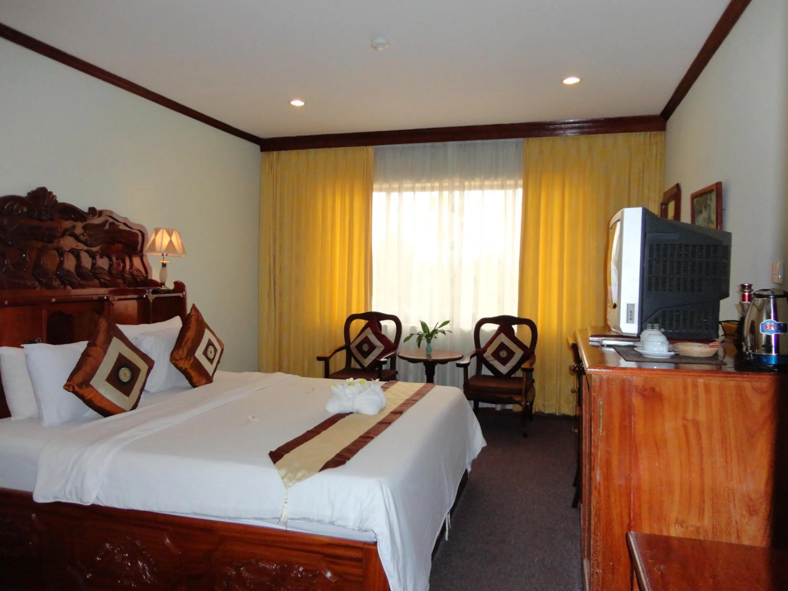 Bedroom, Bed in Angkor Hotel