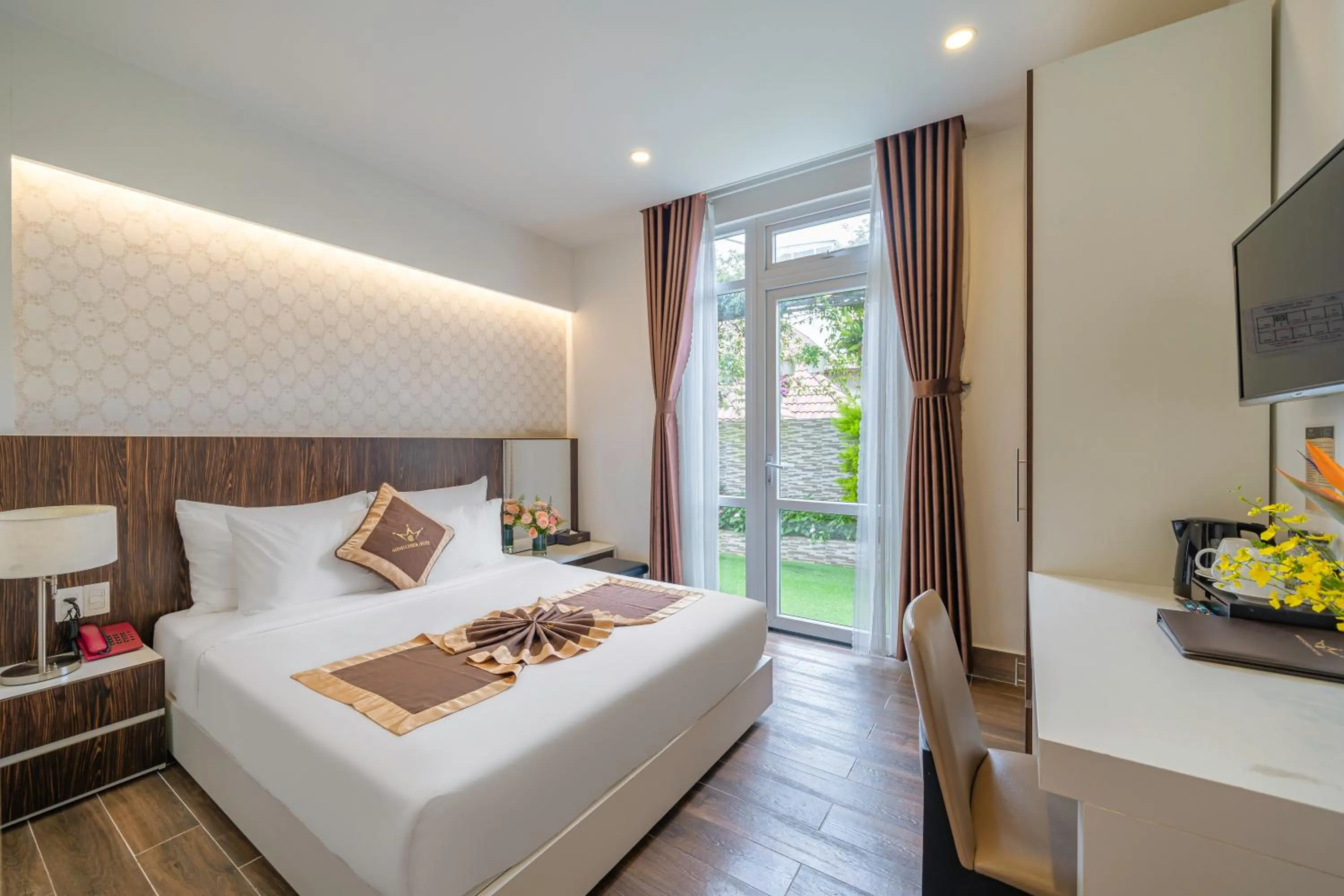 Bedroom, Bed in Minh Chien Hotel