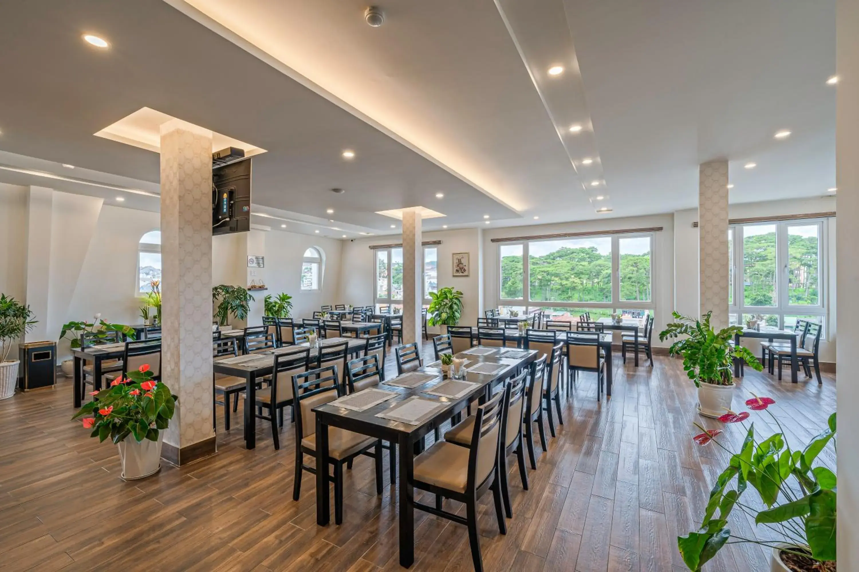 Restaurant/places to eat in Minh Chien Hotel Restaurant/places to eat in Minh Chien Hotel