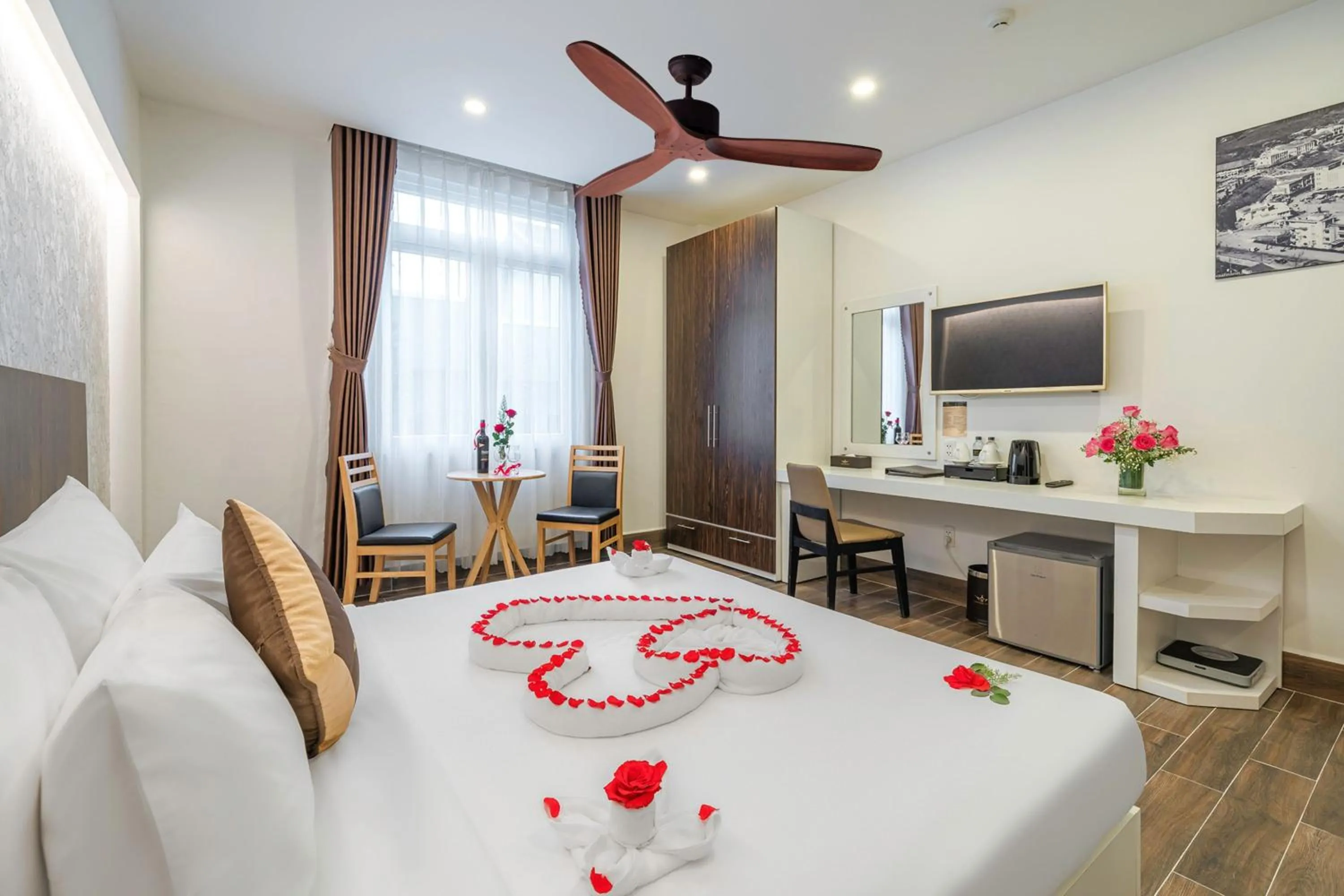 fireplace, Bed in Minh Chien Hotel